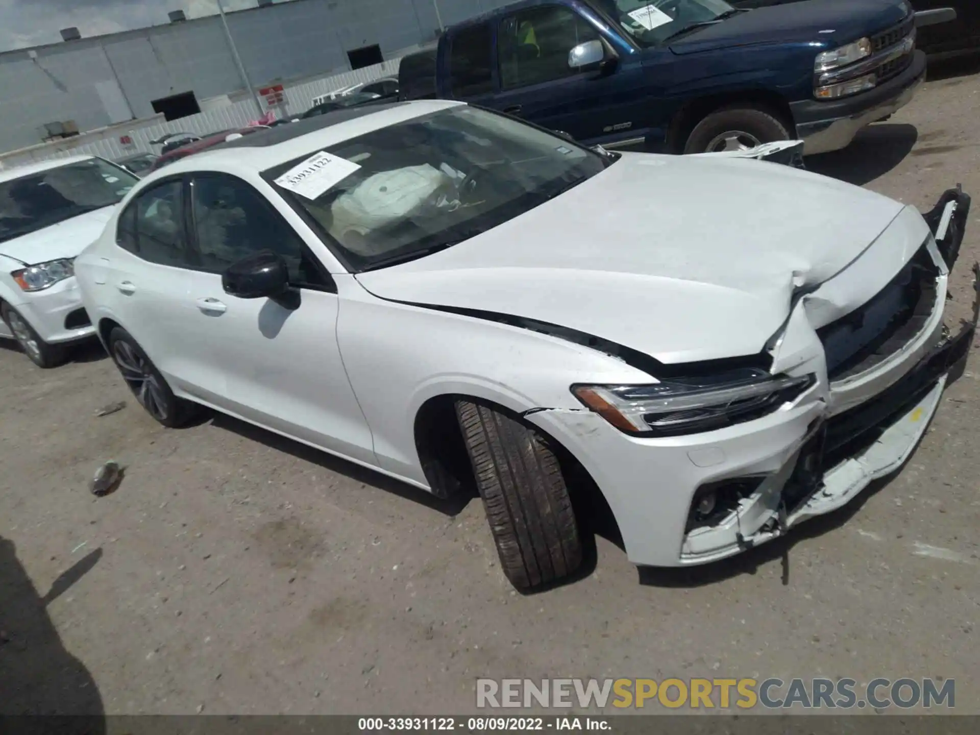 1 Photograph of a damaged car 7JRL12FZ5NG162864 VOLVO S60 2022