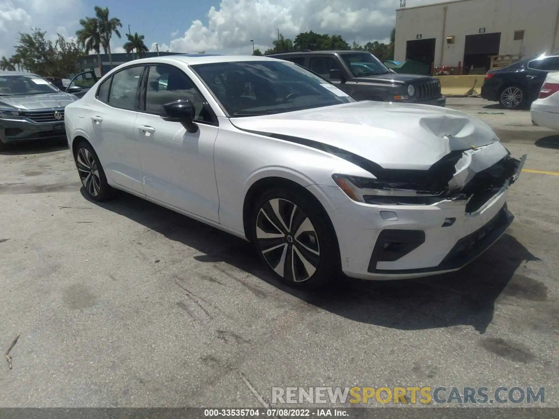 1 Photograph of a damaged car 7JRL12FZ7NG175857 VOLVO S60 2022