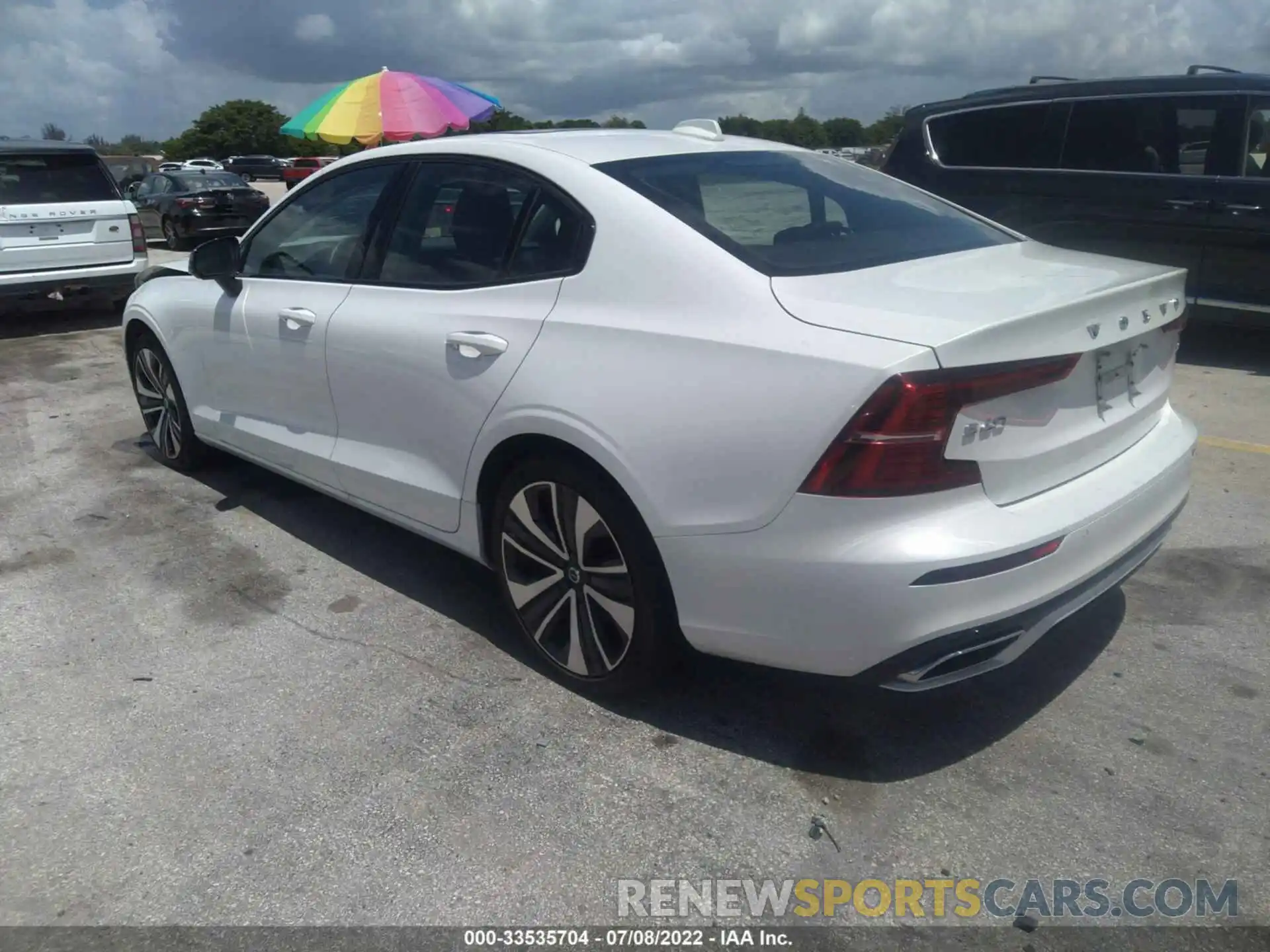 3 Photograph of a damaged car 7JRL12FZ7NG175857 VOLVO S60 2022