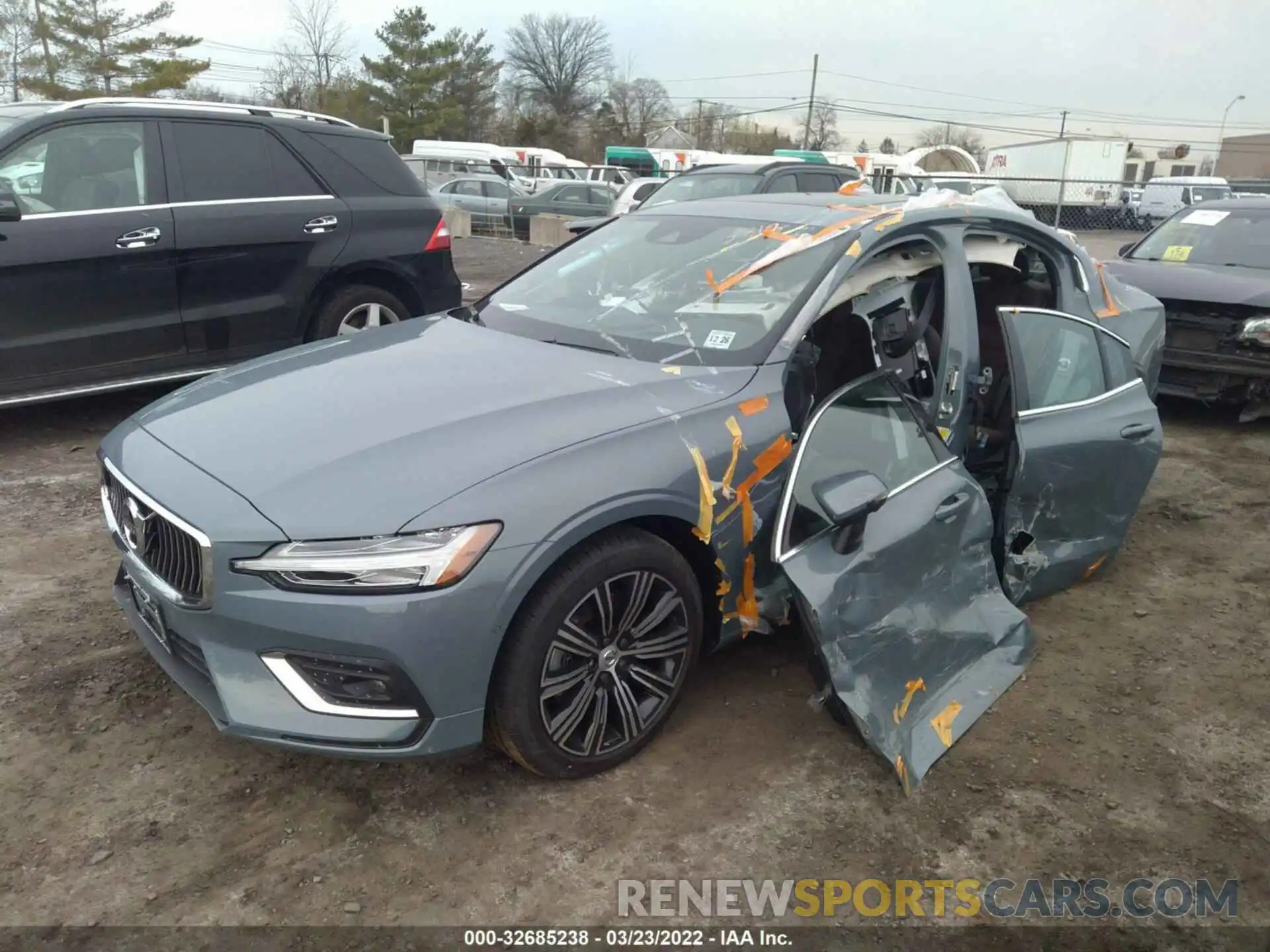 2 Photograph of a damaged car 7JRL12TL2NG165818 VOLVO S60 2022