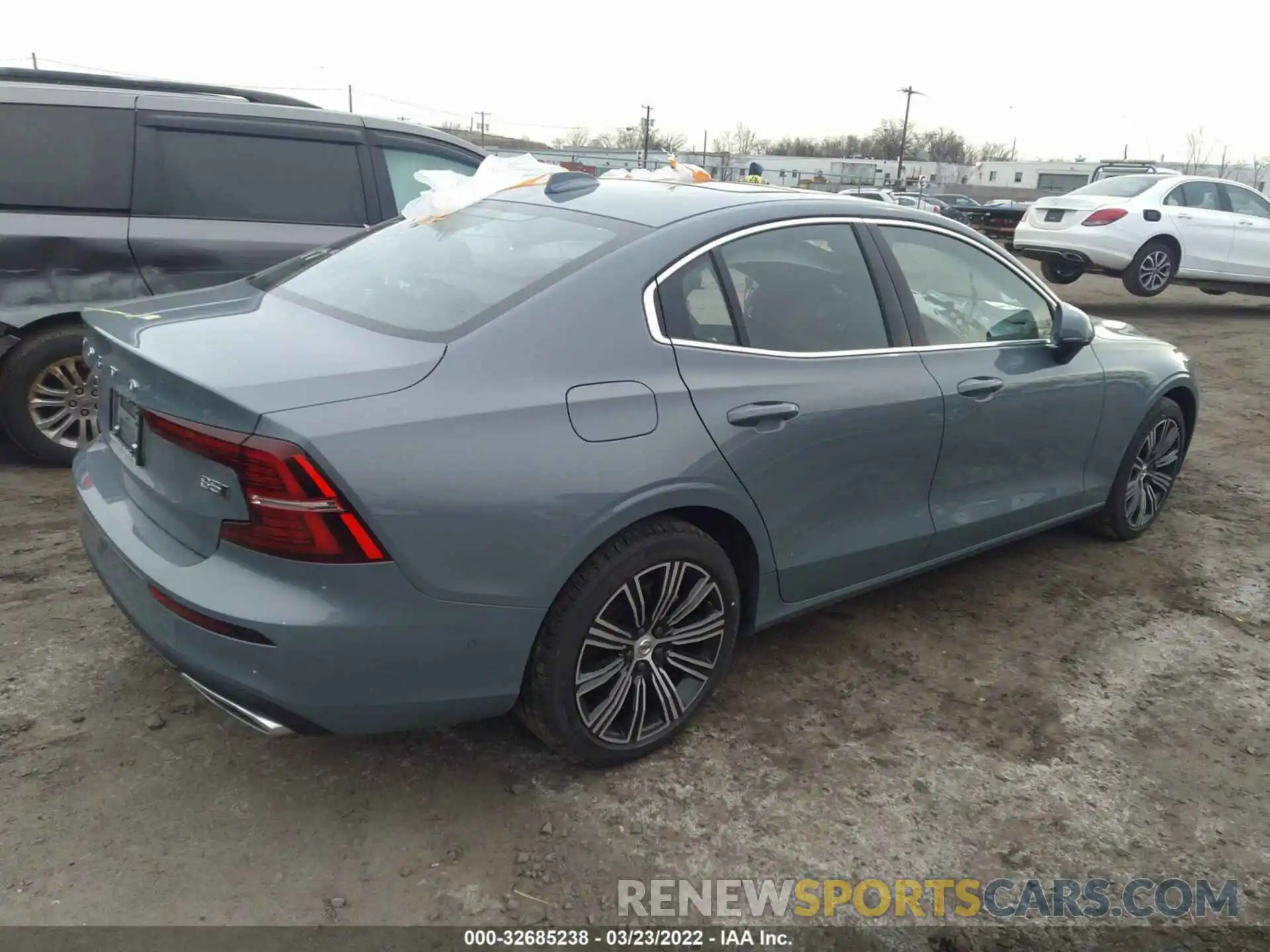 4 Фотография поврежденного автомобиля 7JRL12TL2NG165818 VOLVO S60 2022