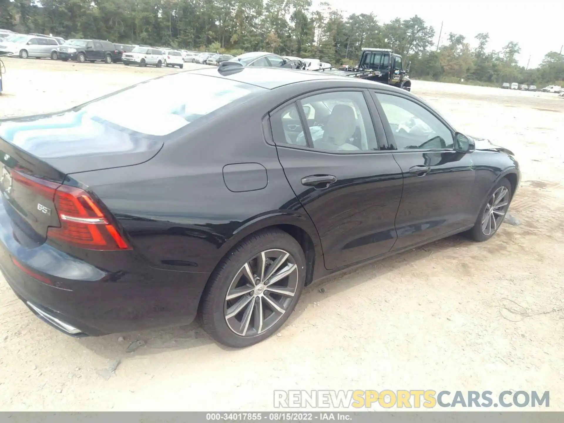 4 Photograph of a damaged car 7JRL12TZ0NG178104 VOLVO S60 2022