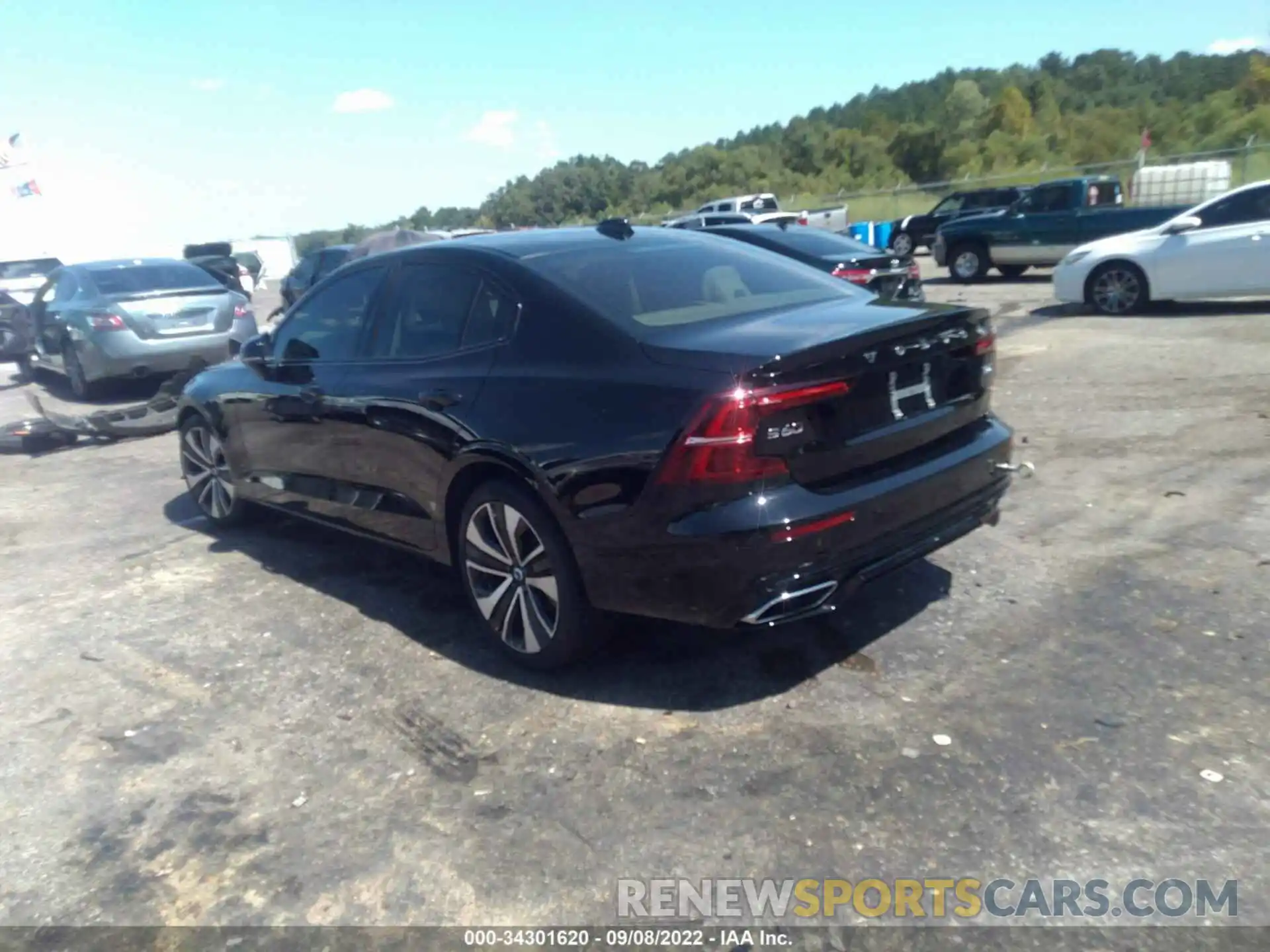 3 Photograph of a damaged car 7JRL12TZ1NG153860 VOLVO S60 2022