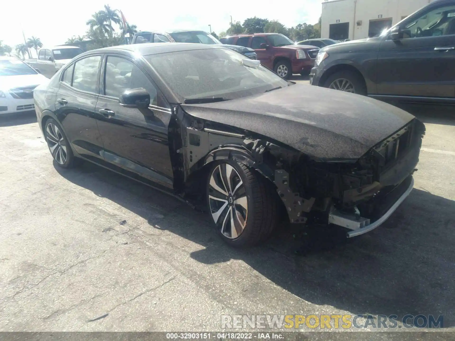 1 Photograph of a damaged car 7JRL12TZ1NG176233 VOLVO S60 2022