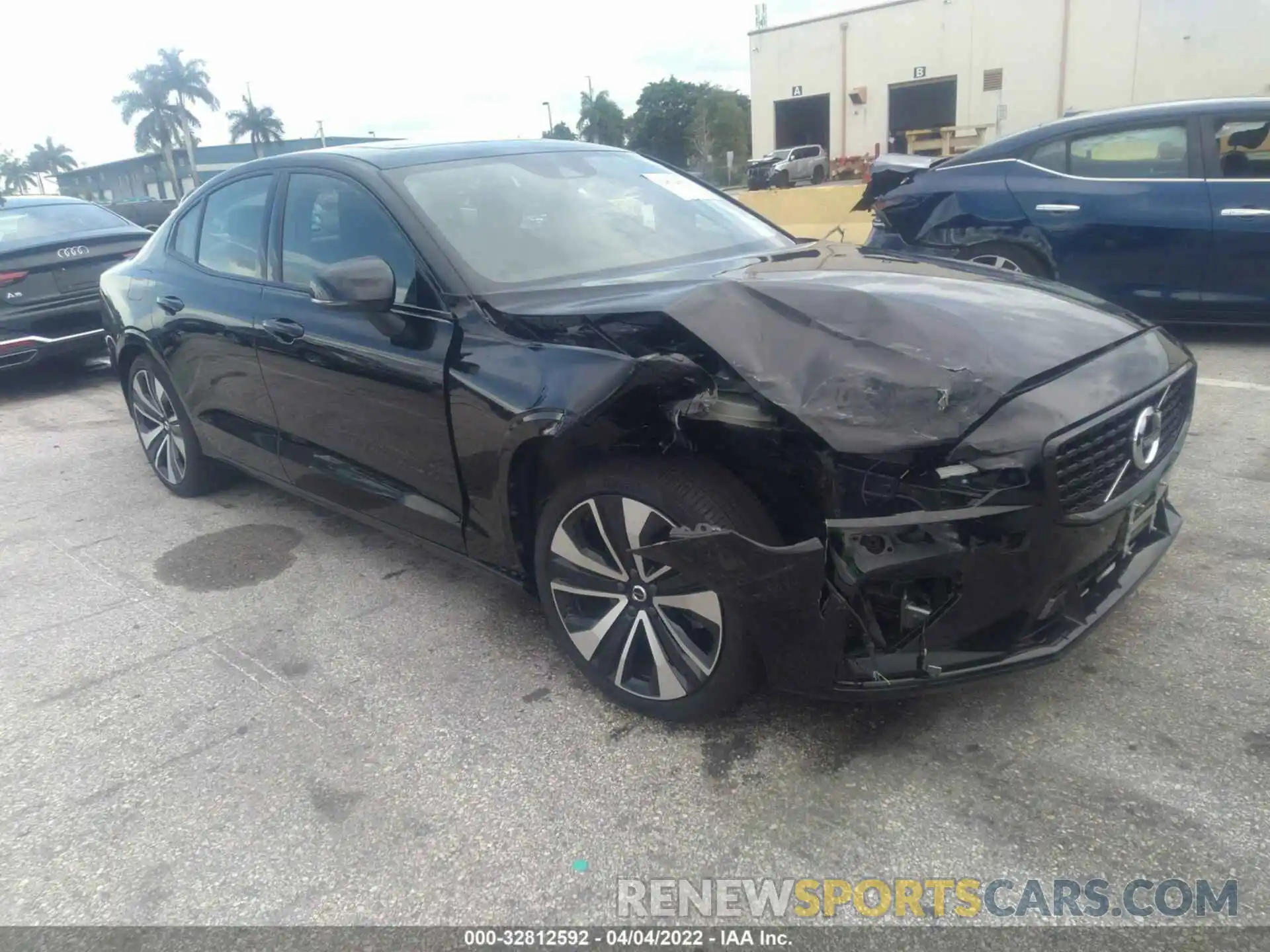 1 Photograph of a damaged car 7JRL12TZ5NG176283 VOLVO S60 2022