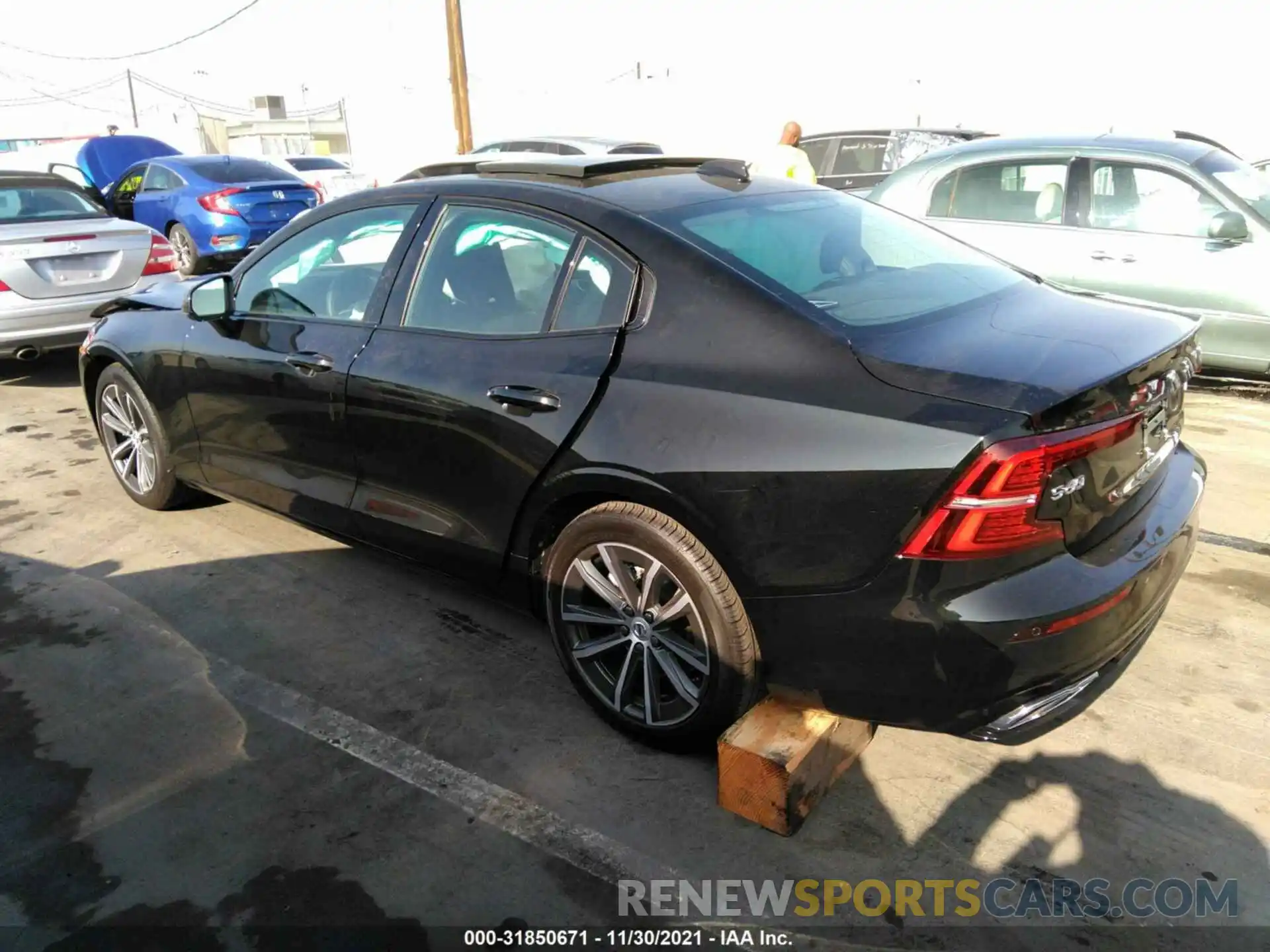 3 Photograph of a damaged car 7JRL12TZ9NG161799 VOLVO S60 2022