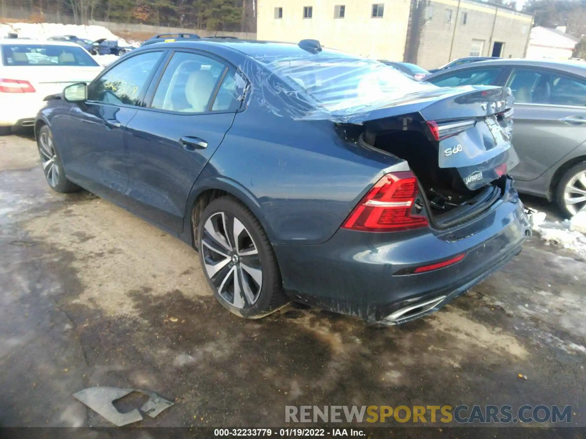 3 Photograph of a damaged car 7JRL12TZXNG161438 VOLVO S60 2022