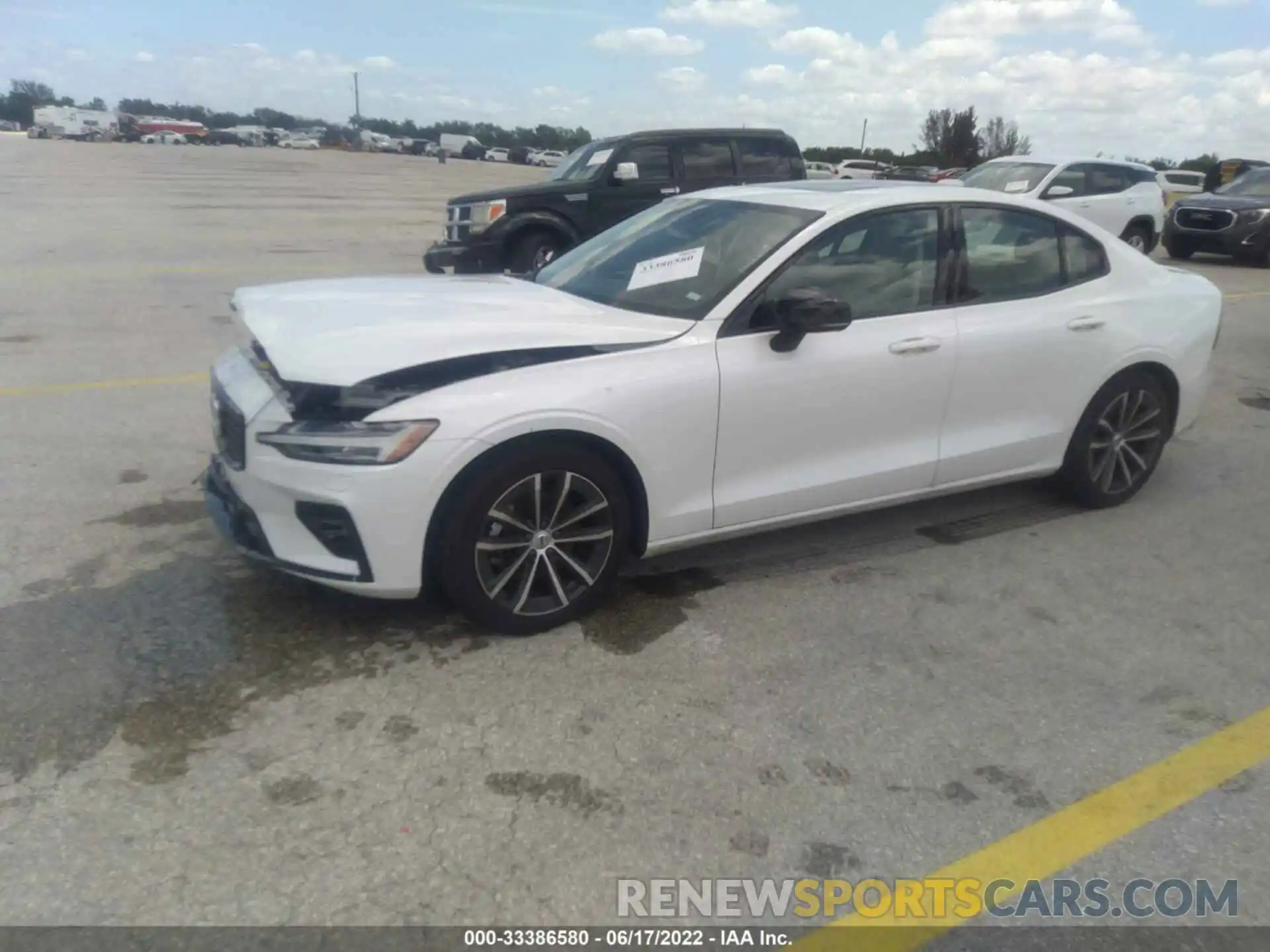 2 Photograph of a damaged car 7JRL12TZXNG177641 VOLVO S60 2022