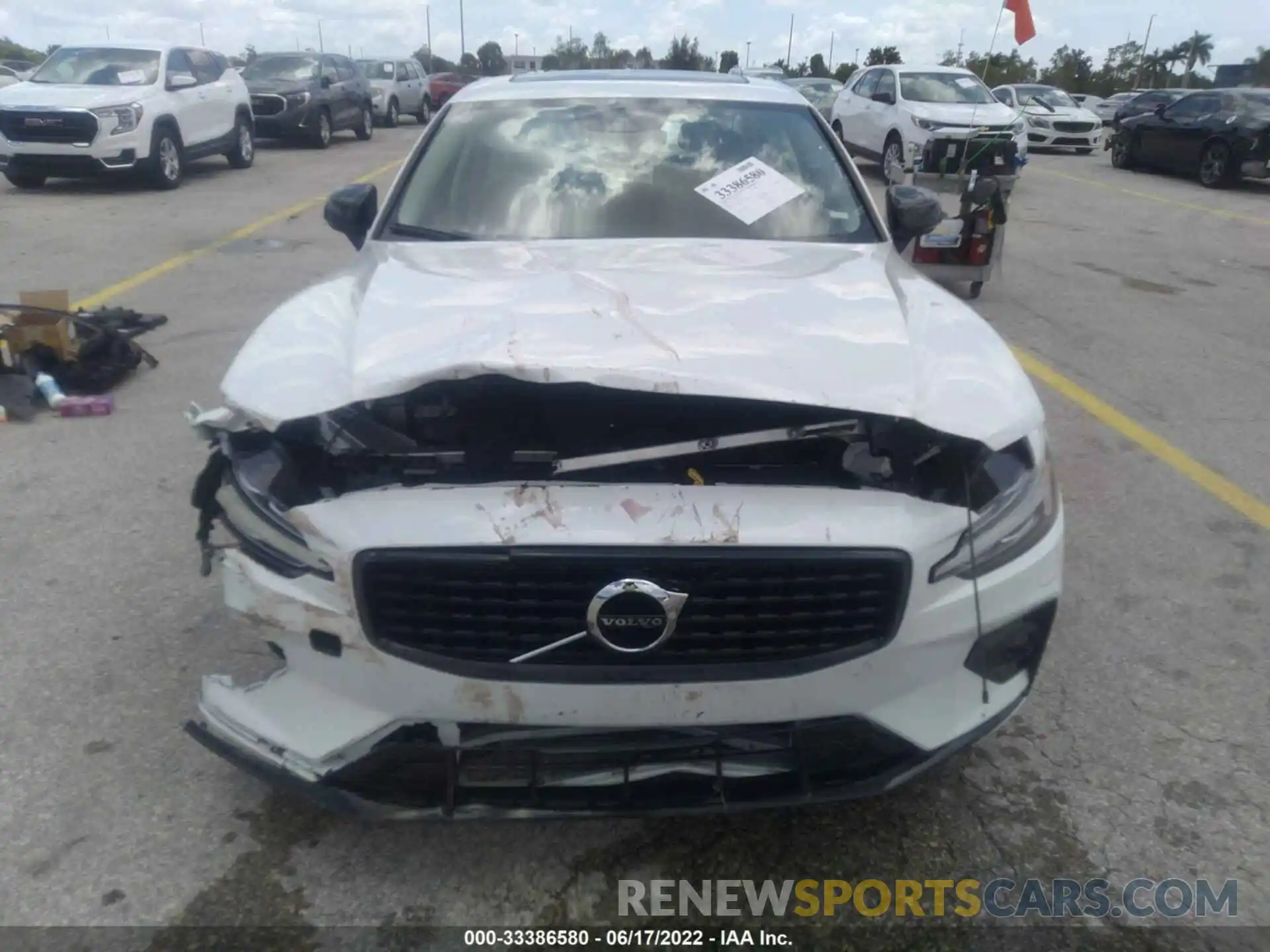 6 Photograph of a damaged car 7JRL12TZXNG177641 VOLVO S60 2022