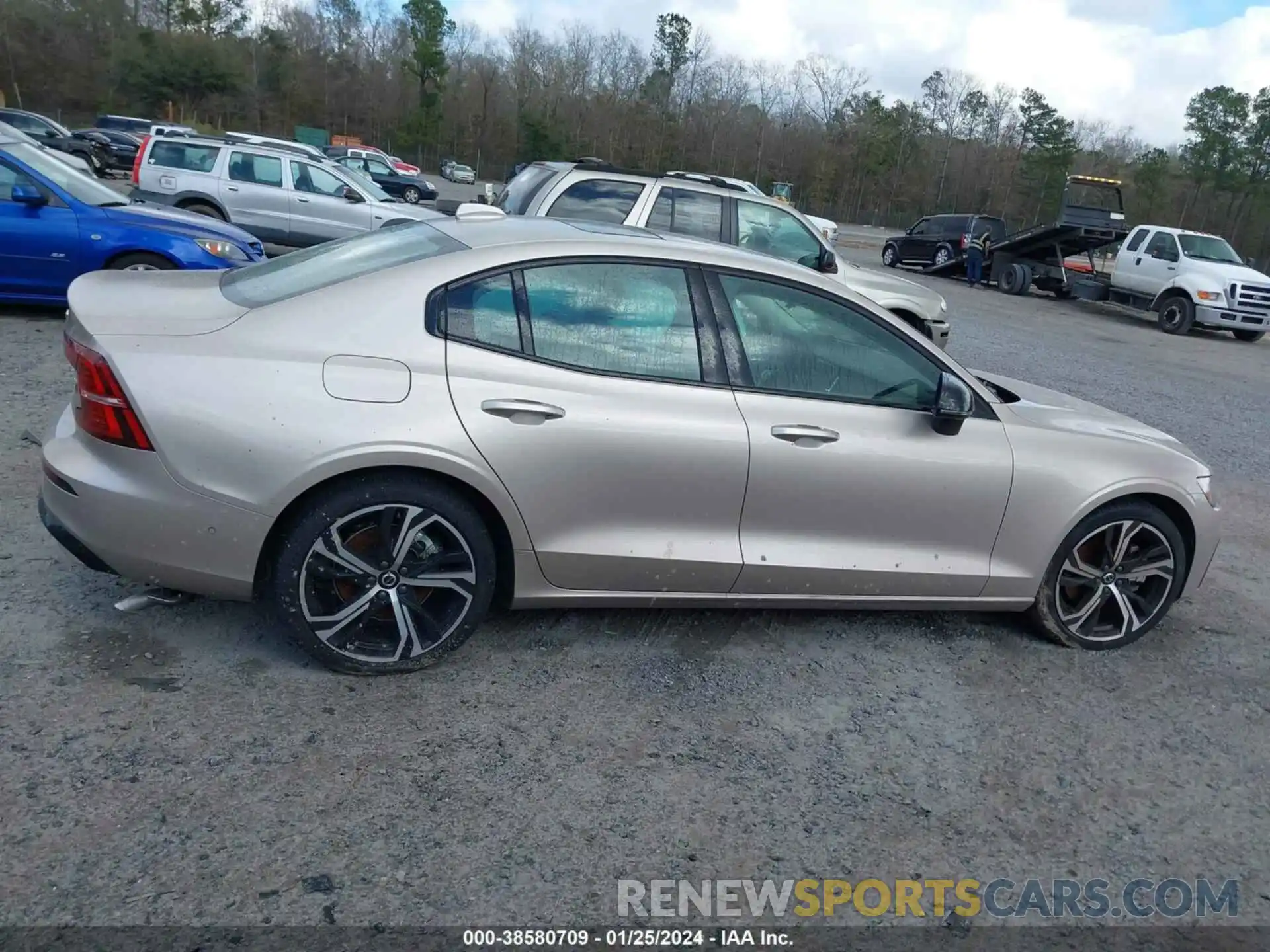 13 Photograph of a damaged car 7JRL12TL0PG254290 VOLVO S60 2023