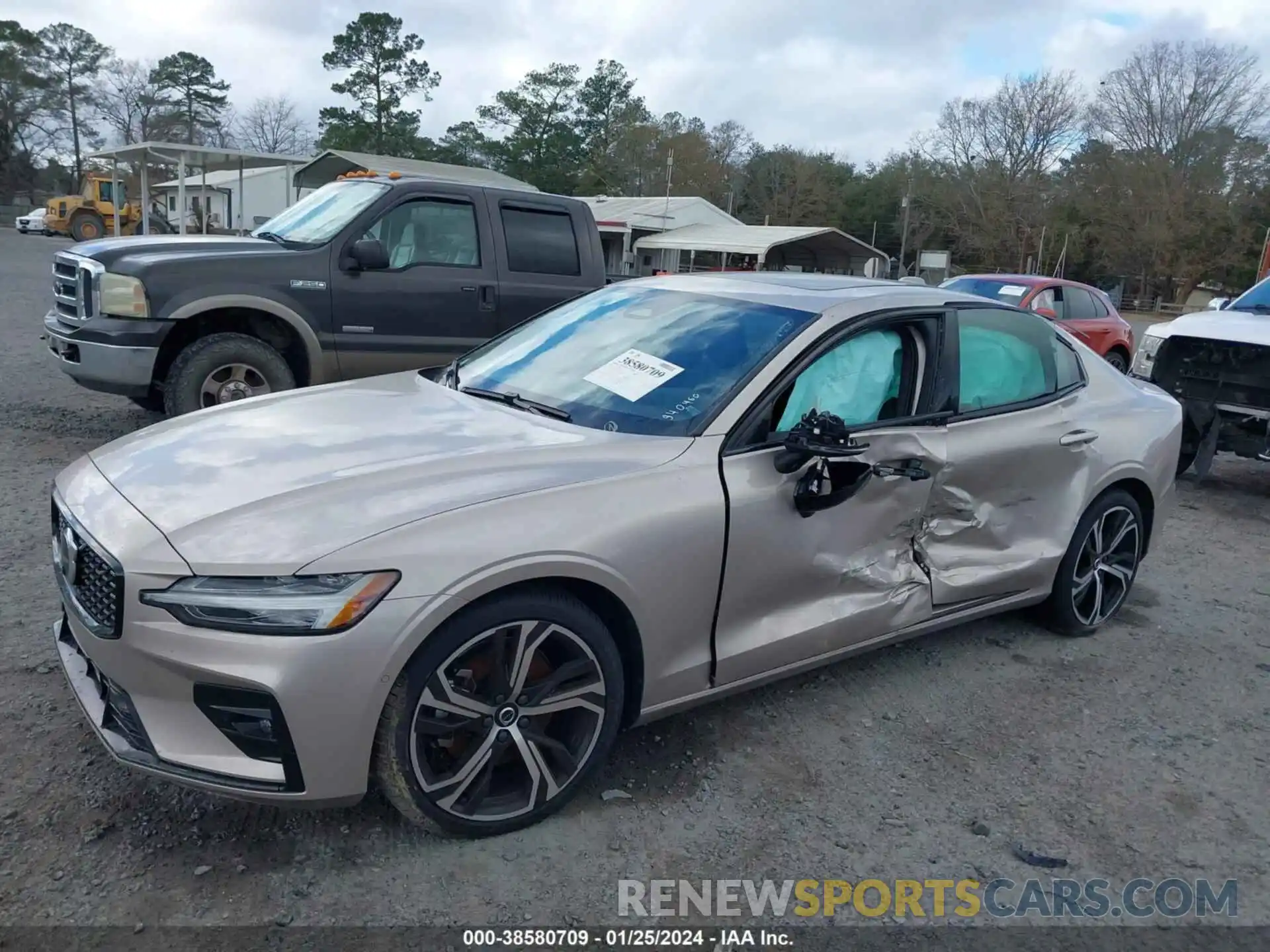 6 Photograph of a damaged car 7JRL12TL0PG254290 VOLVO S60 2023