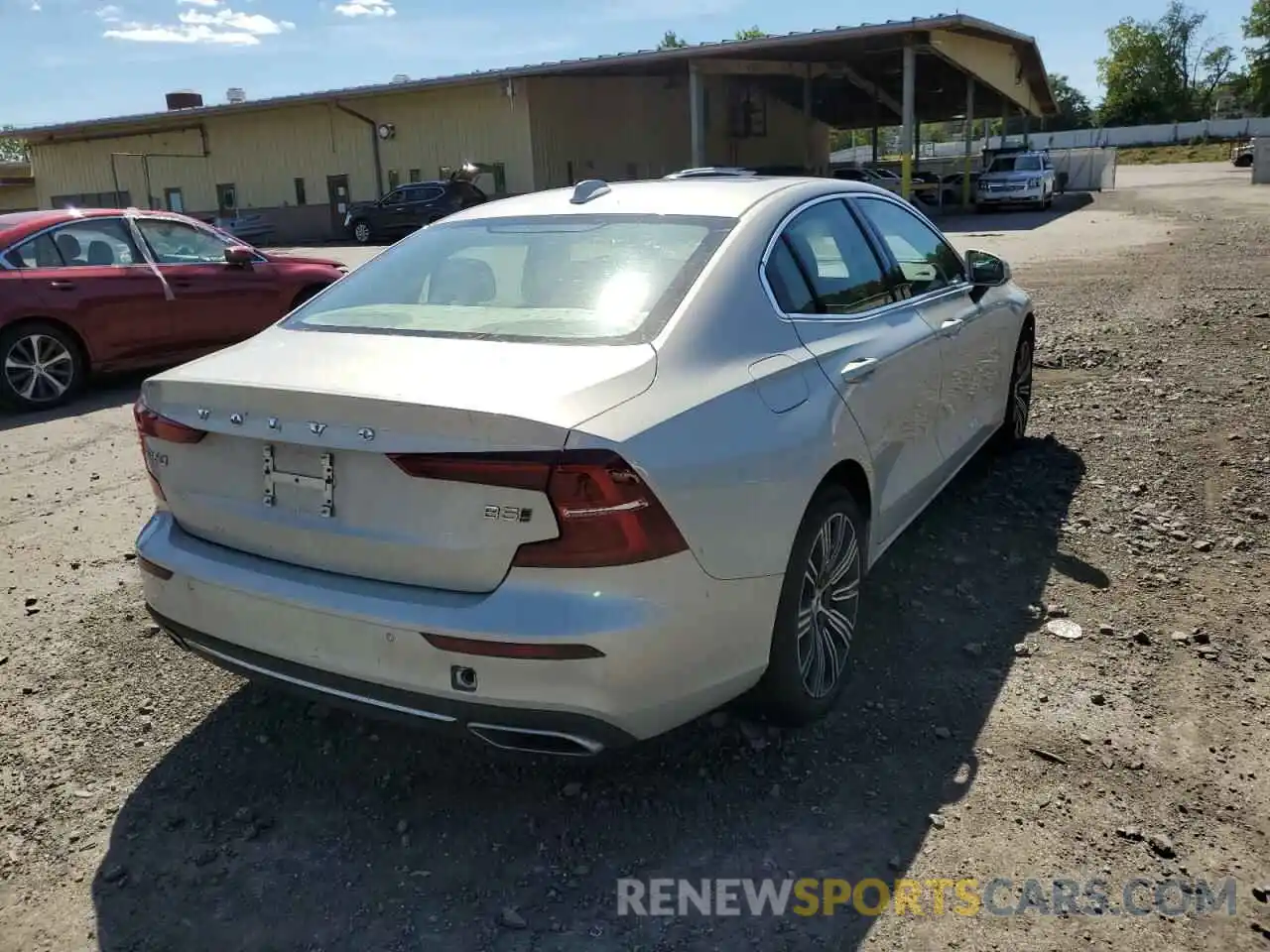 4 Photograph of a damaged car 7JRL12TL7NG154622 VOLVO S60 B5 INS 2022