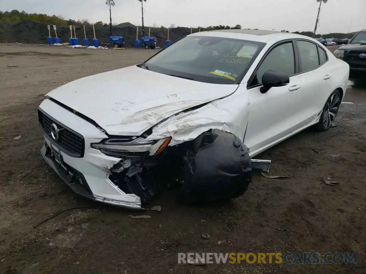 2 Photograph of a damaged car 7JRL12FZ4NG160166 VOLVO S60 B5 MOM 2022