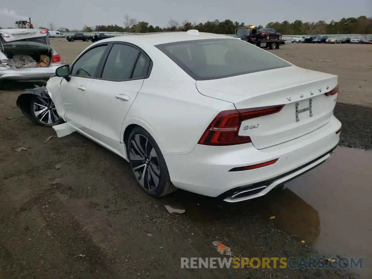 3 Photograph of a damaged car 7JRL12FZ4NG160166 VOLVO S60 B5 MOM 2022