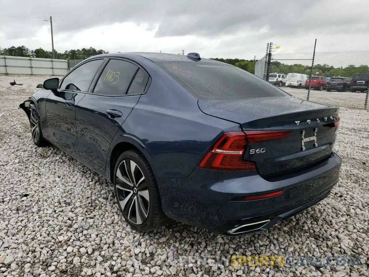 3 Photograph of a damaged car 7JRL12FZ5NG160483 VOLVO S60 B5 MOM 2022