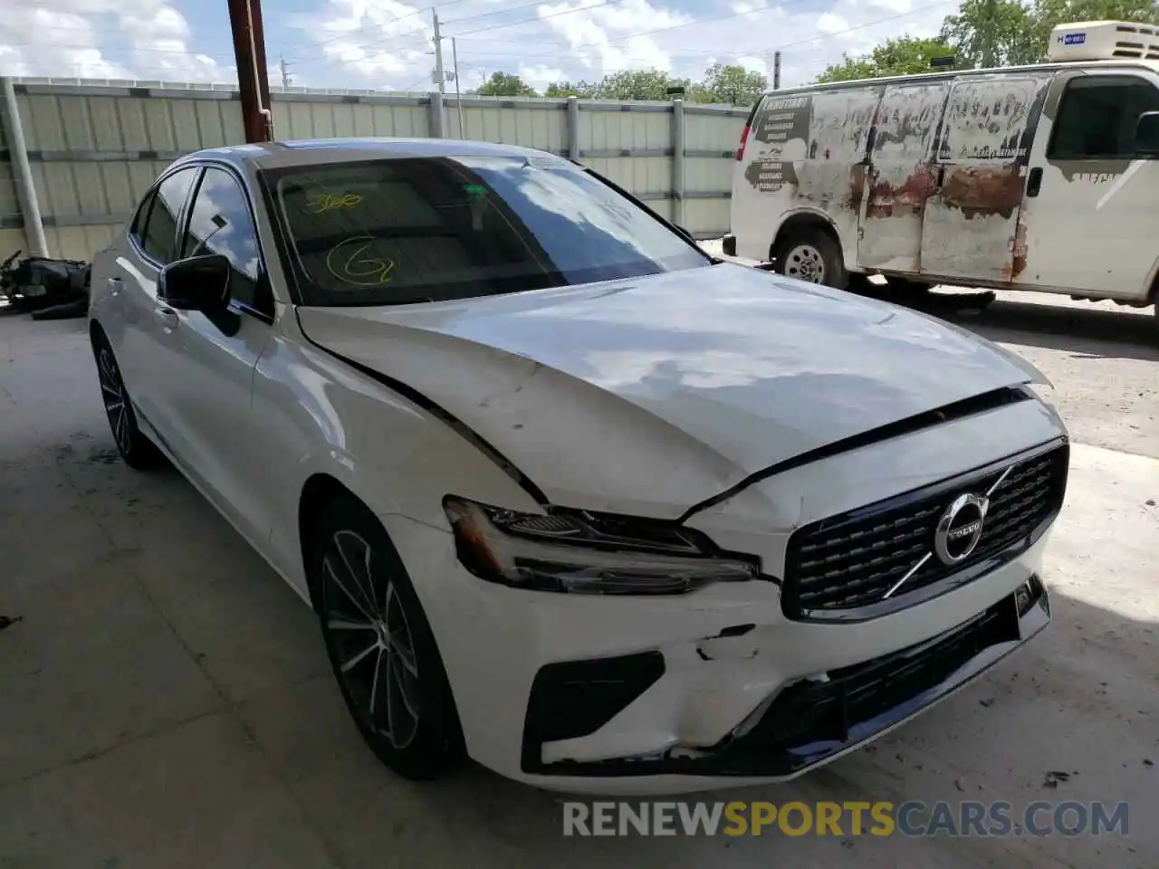 1 Photograph of a damaged car 7JRL12FZ6NG172576 VOLVO S60 B5 MOM 2022