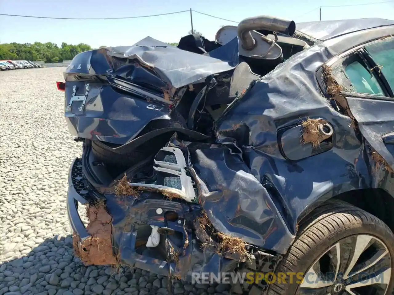 9 Photograph of a damaged car 7JRL12TZ0NG154451 VOLVO S60 B5 MOM 2022