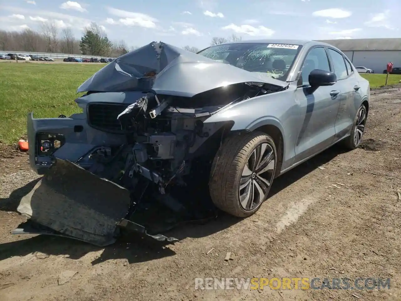 2 Photograph of a damaged car 7JRL12TZ2NG154287 VOLVO S60 B5 MOM 2022