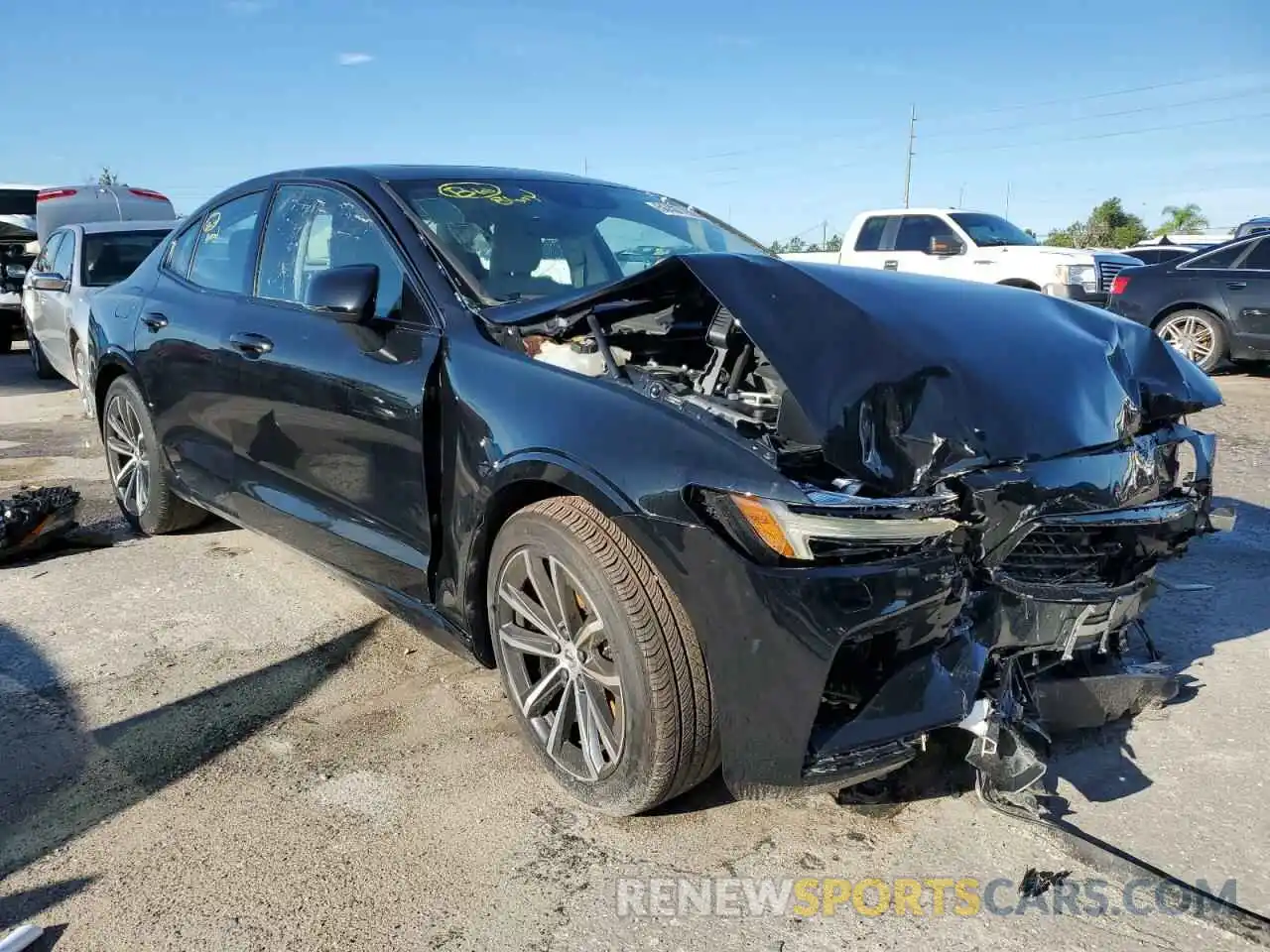 1 Photograph of a damaged car 7JRL12TZ4NG177635 VOLVO S60 B5 MOM 2022