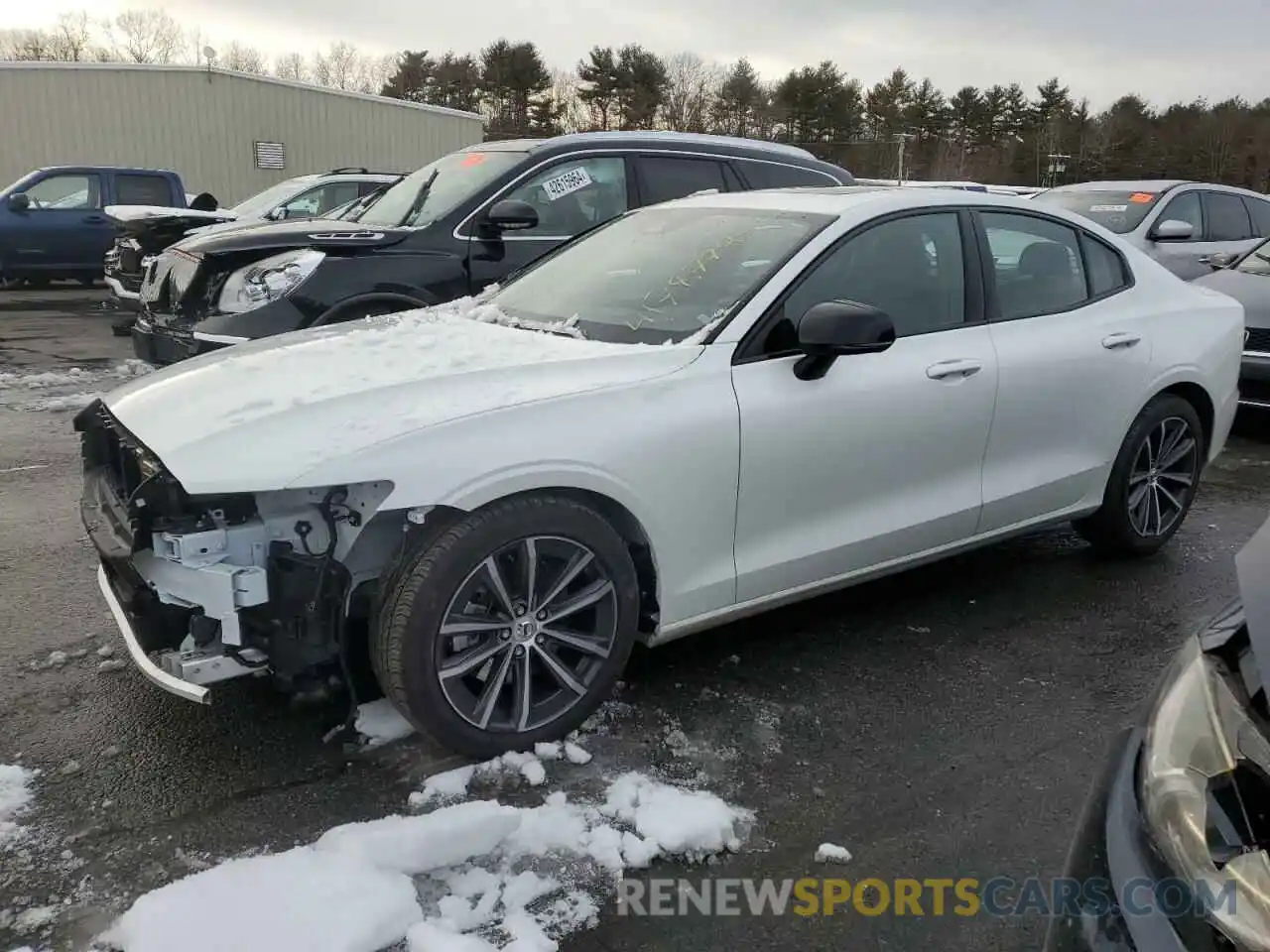 1 Photograph of a damaged car 7JRL12TZ6NG174137 VOLVO S60 B5 MOM 2022