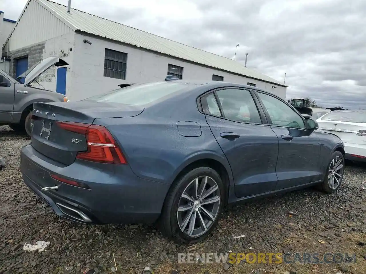 3 Photograph of a damaged car 7JRL12TZ7NG192016 VOLVO S60 B5 MOM 2022