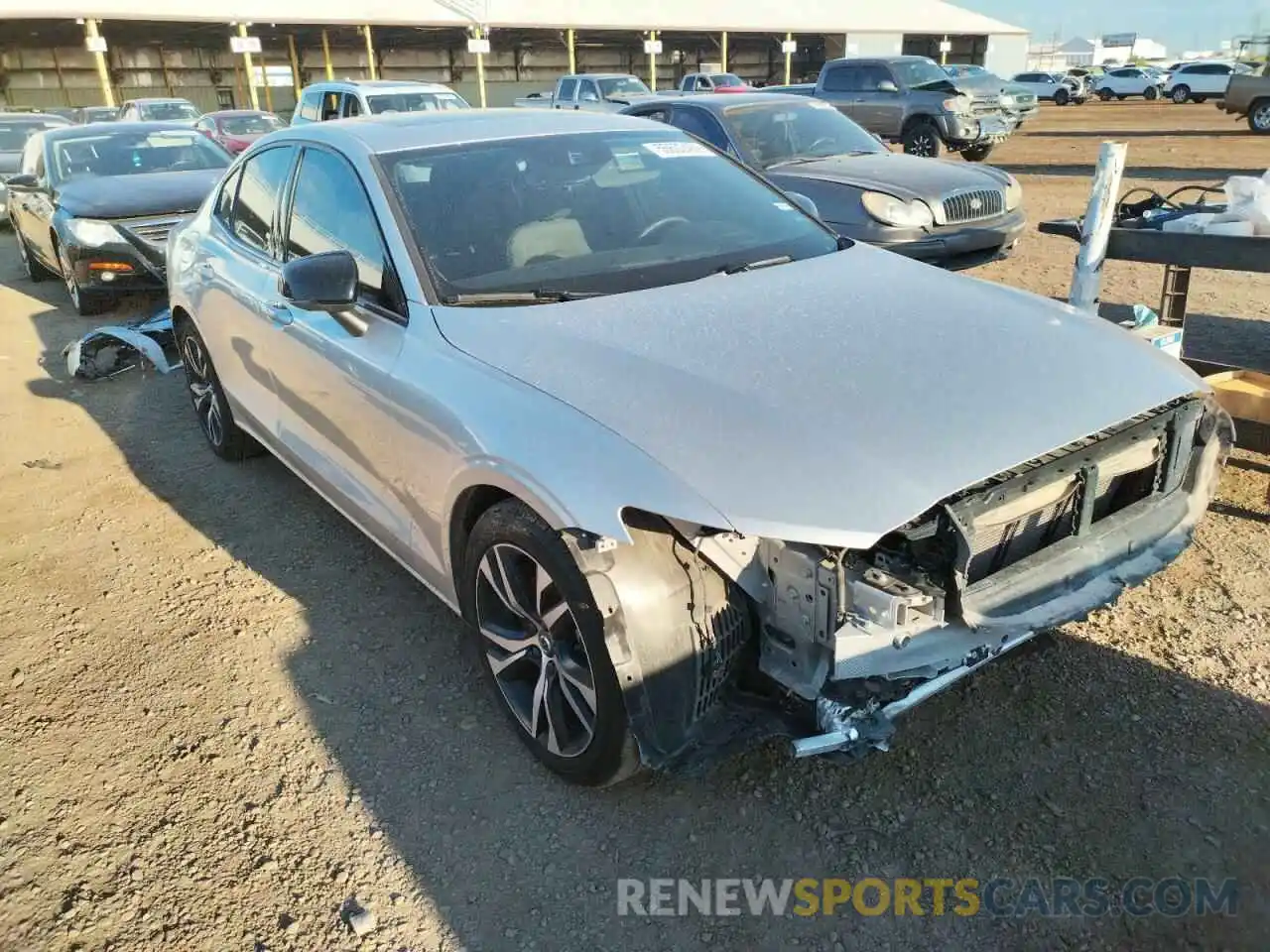 1 Photograph of a damaged car 7JRL12FM0NG172366 VOLVO S60 B5 R-D 2022