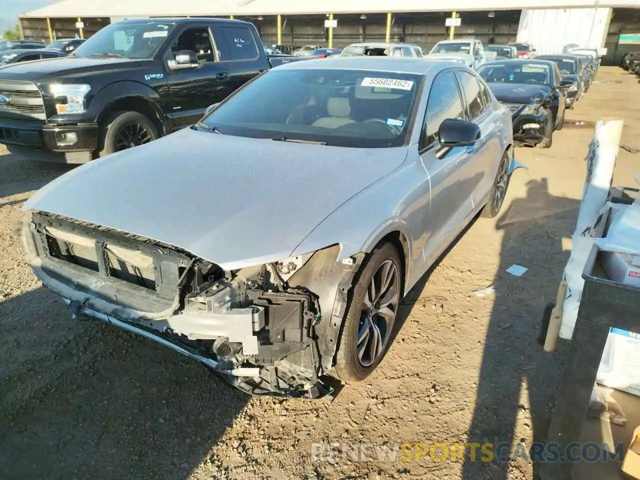 2 Photograph of a damaged car 7JRL12FM0NG172366 VOLVO S60 B5 R-D 2022