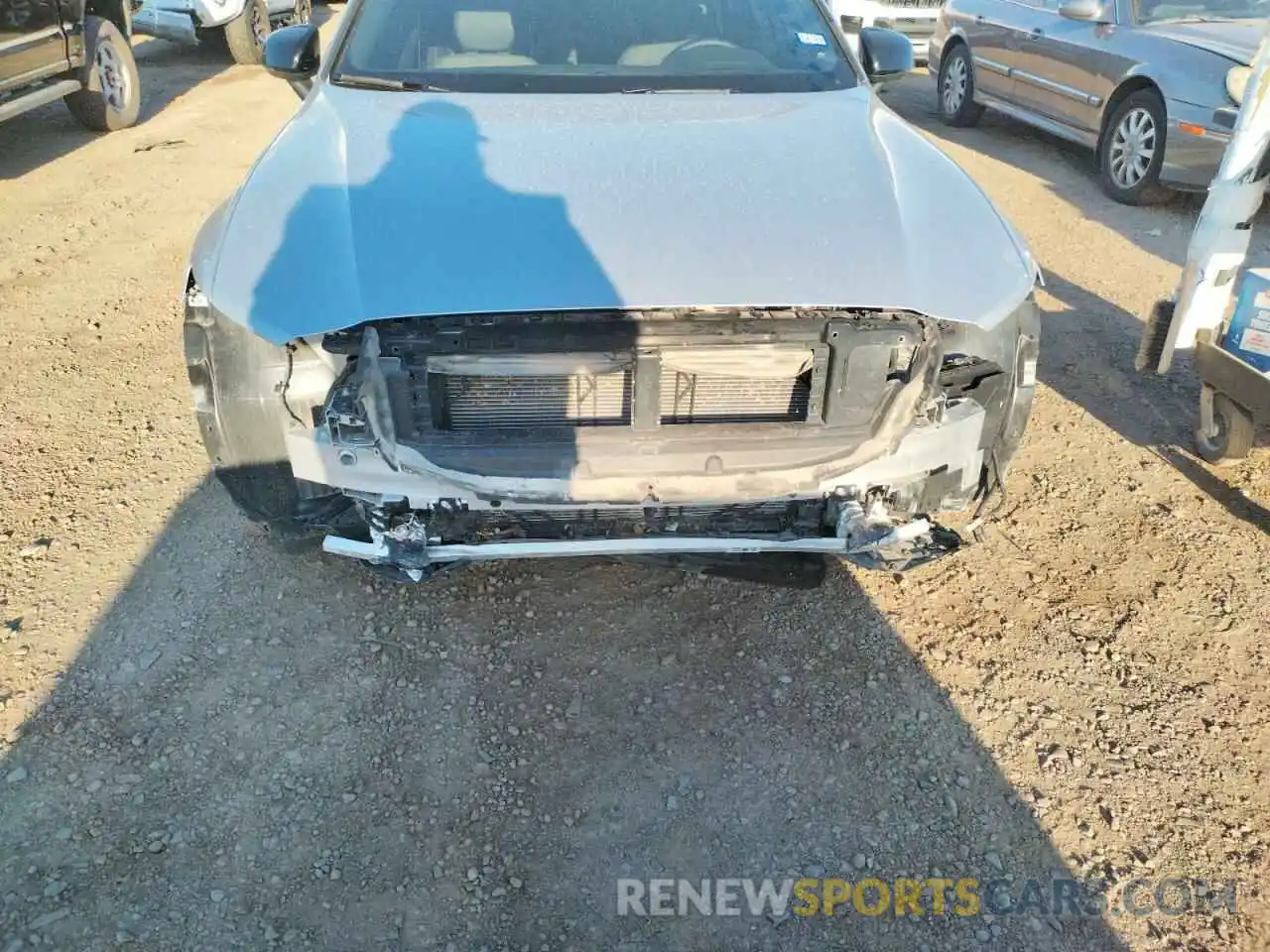 9 Photograph of a damaged car 7JRL12FM0NG172366 VOLVO S60 B5 R-D 2022