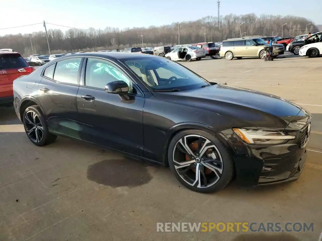 4 Photograph of a damaged car 7JRL12TK4RG282460 VOLVO S60 CORE 2024