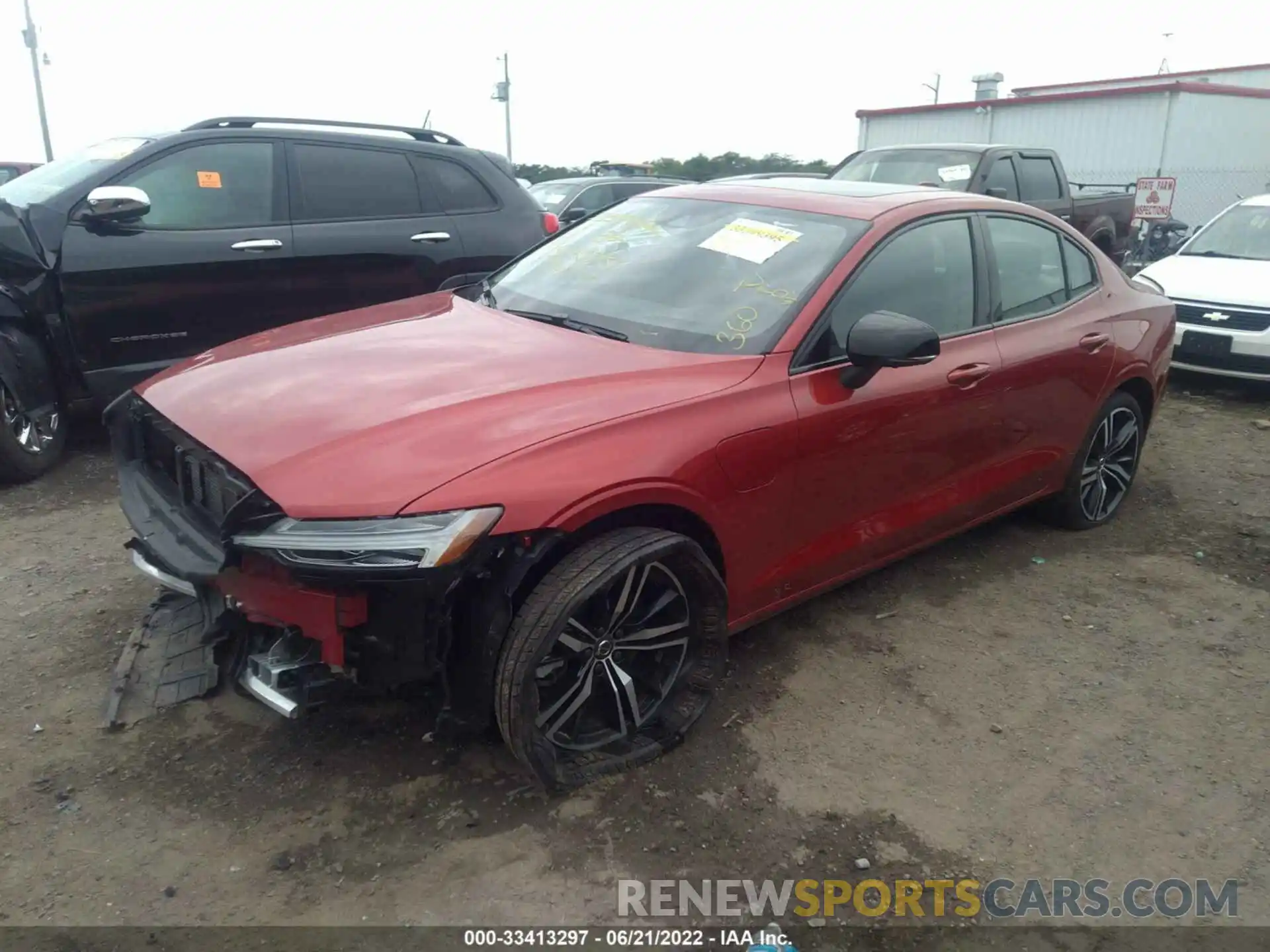 2 Photograph of a damaged car 7JRBR0FZ3NG157882 VOLVO S60 RECHARGE 2022