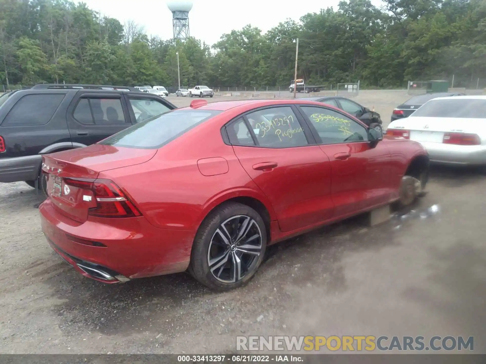 4 Photograph of a damaged car 7JRBR0FZ3NG157882 VOLVO S60 RECHARGE 2022