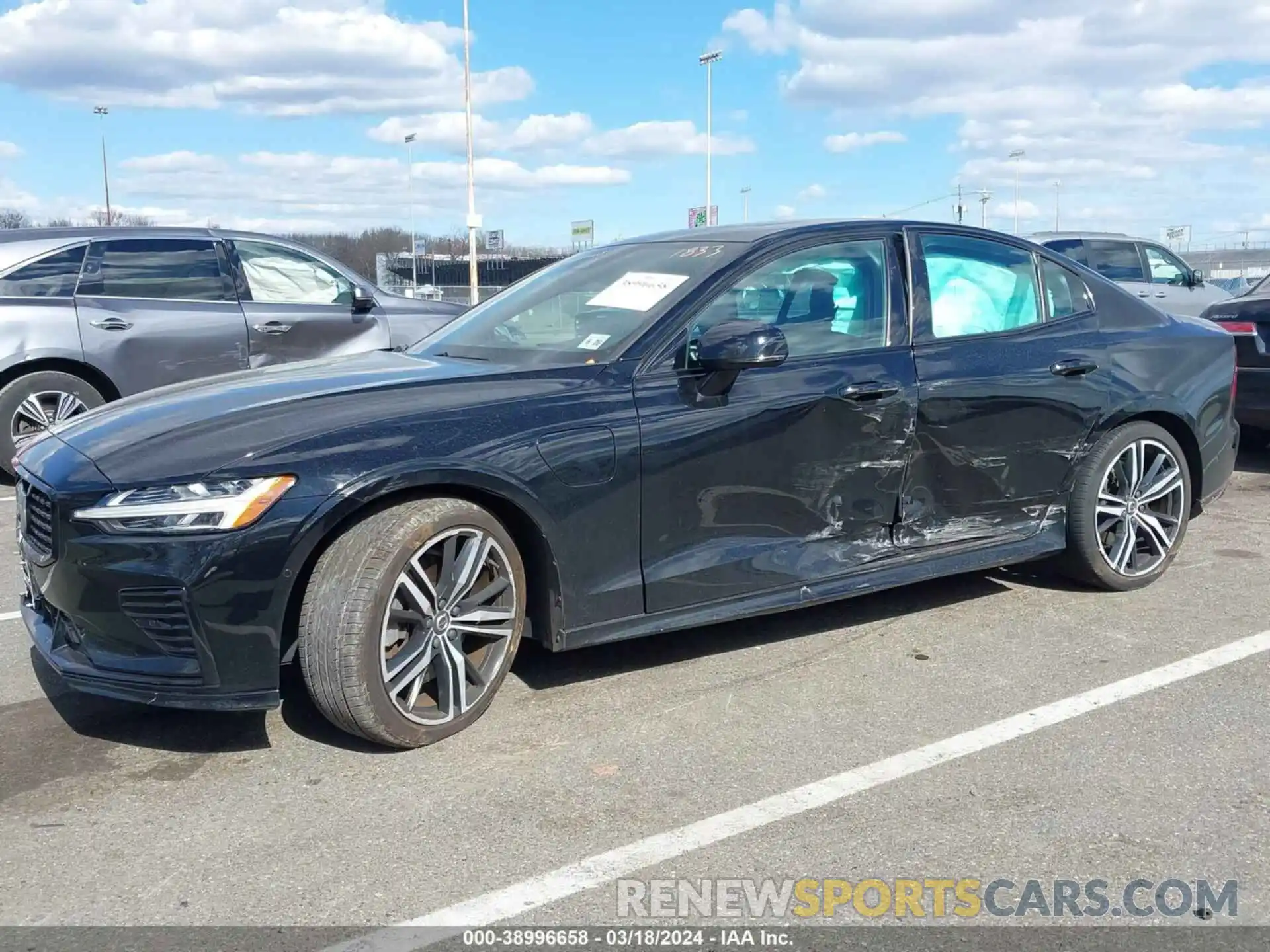 14 Photograph of a damaged car 7JRBR0FM0MG081833 VOLVO S60 RECHARGE PLUG-IN HYBRID 2021