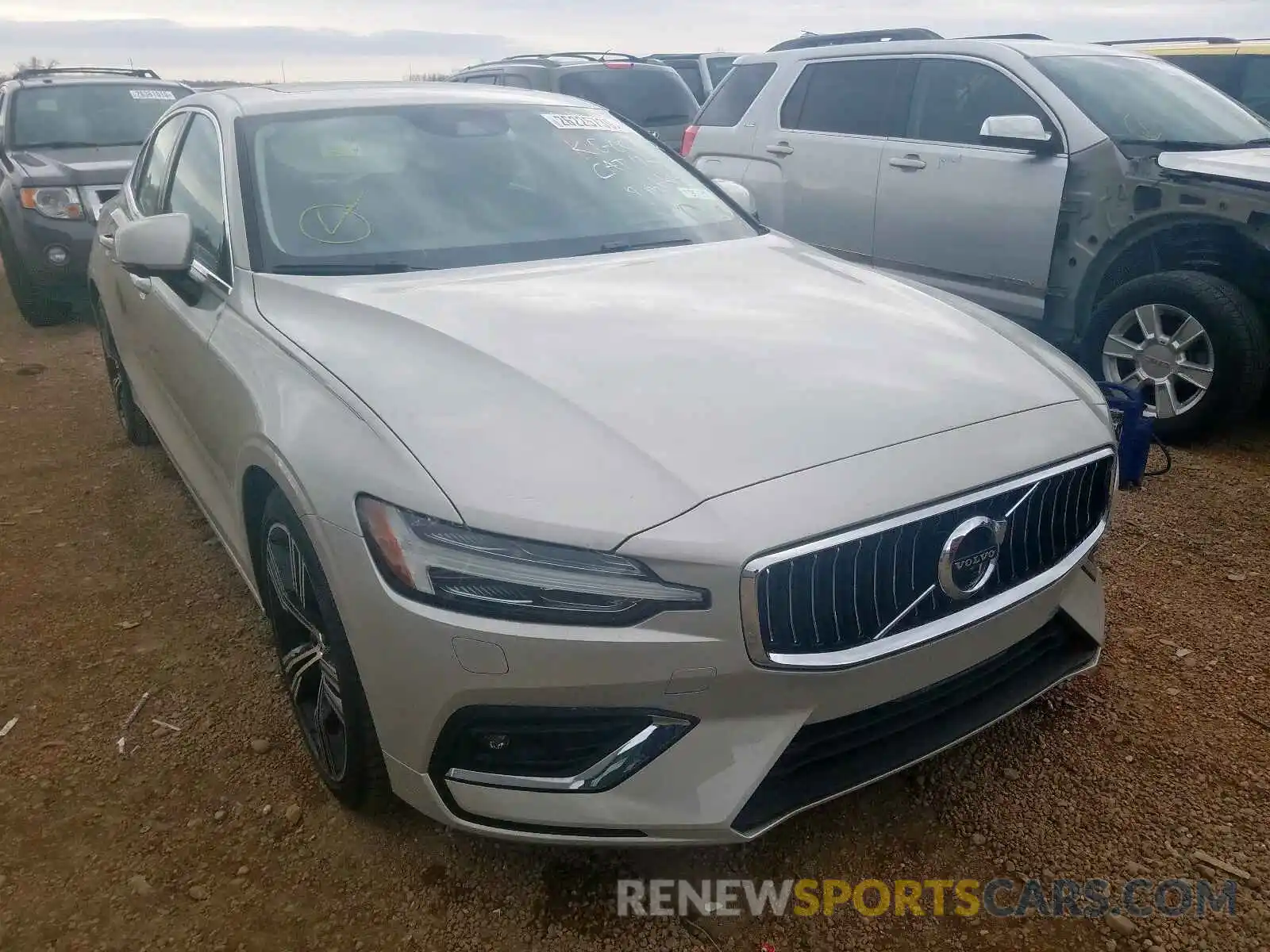 2 Photograph of a damaged car 7JR102FL6KG006592 VOLVO S60 T5 INS 2019