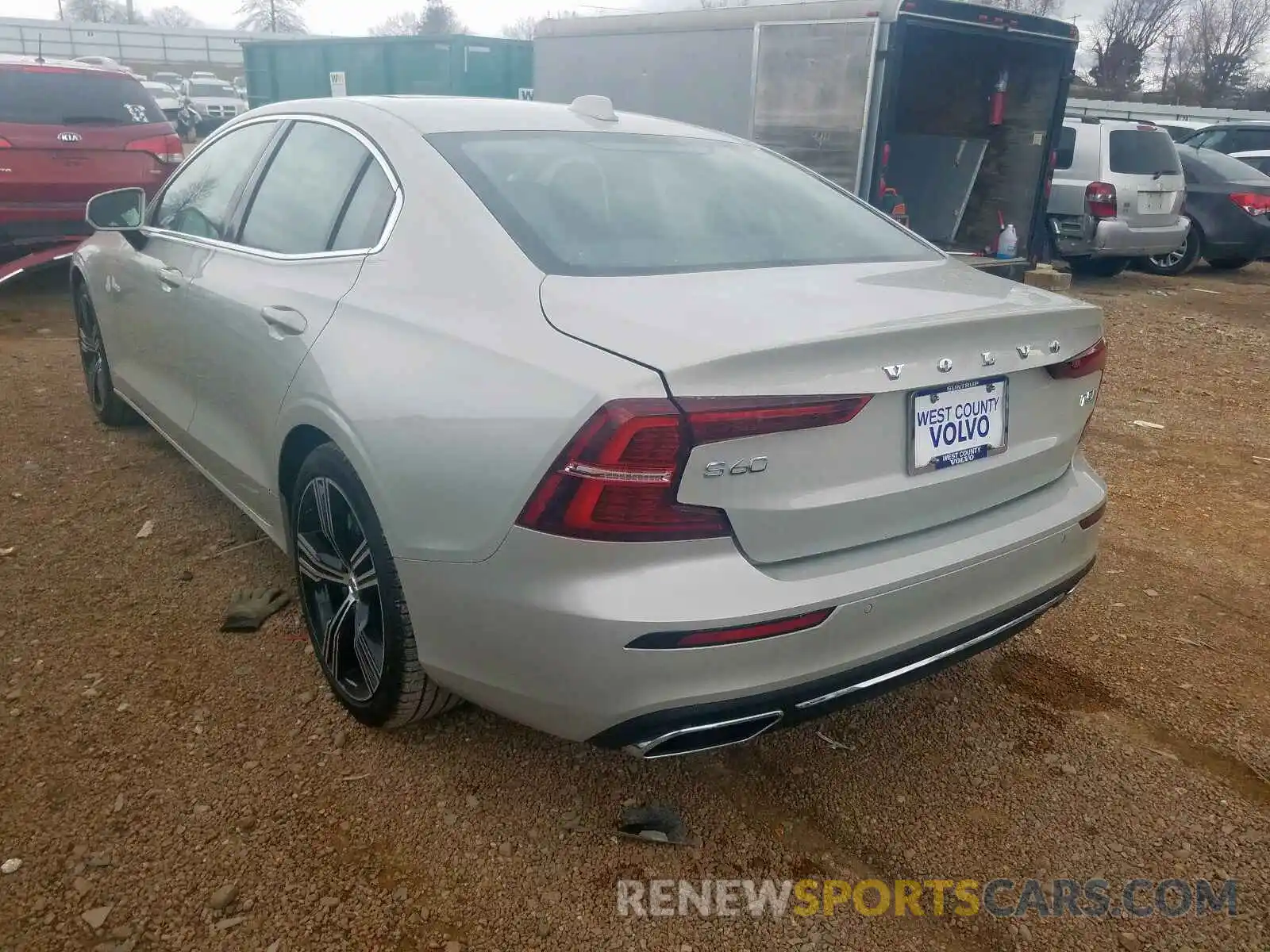 3 Photograph of a damaged car 7JR102FL6KG006592 VOLVO S60 T5 INS 2019