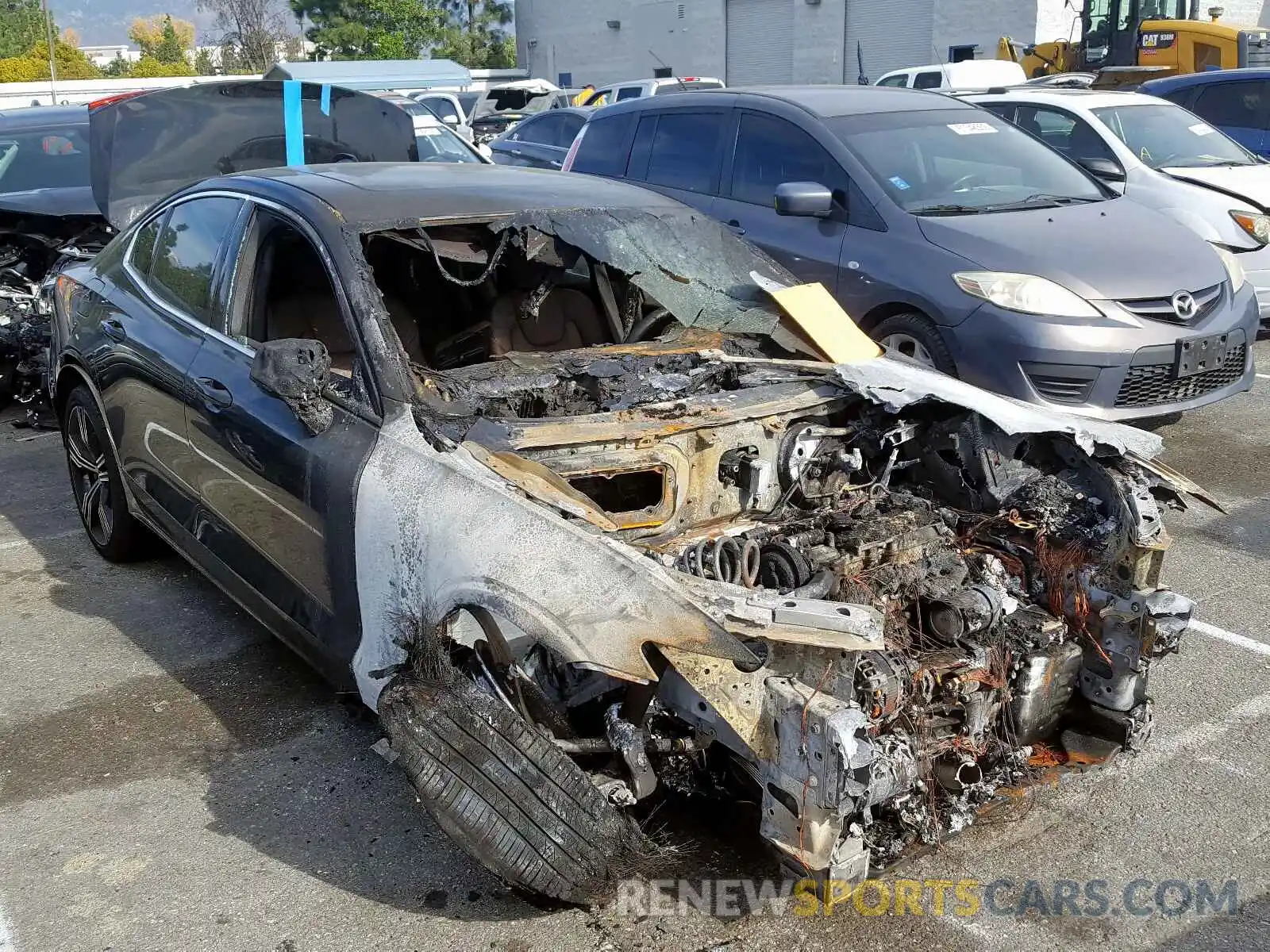 1 Photograph of a damaged car 7JR102FL9KG004139 VOLVO S60 T5 INS 2019