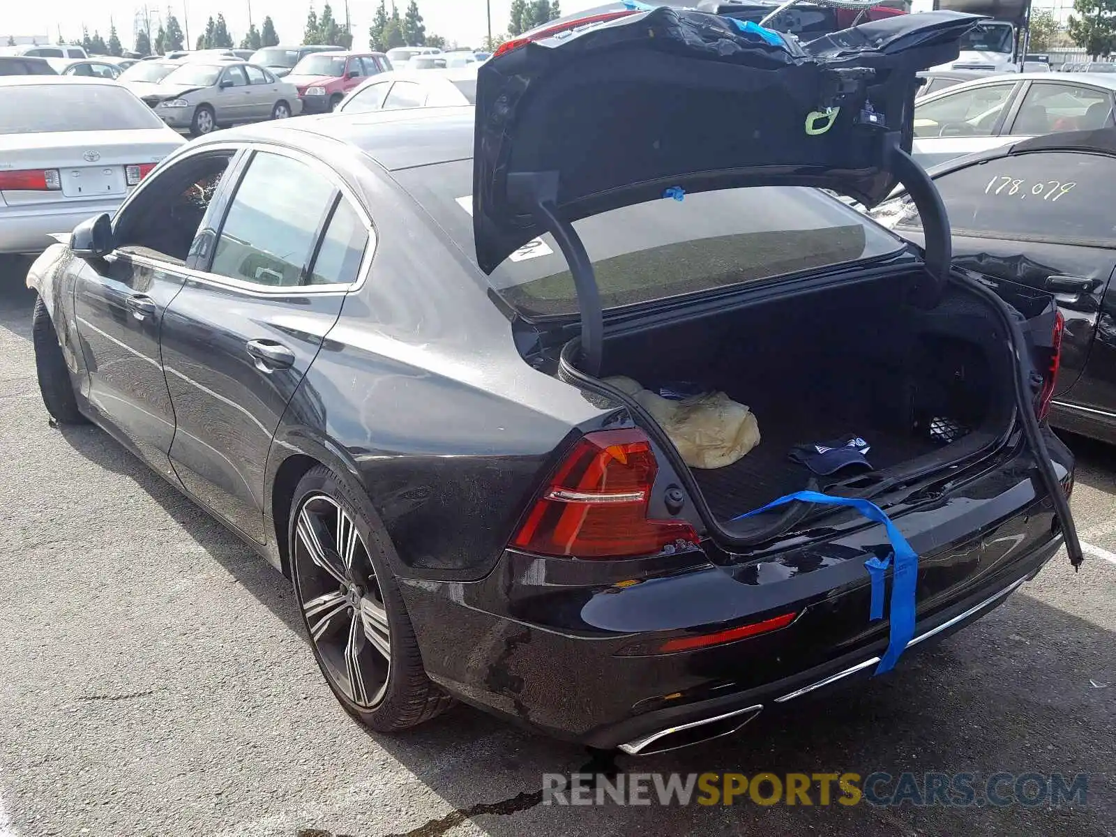 3 Photograph of a damaged car 7JR102FL9KG004139 VOLVO S60 T5 INS 2019