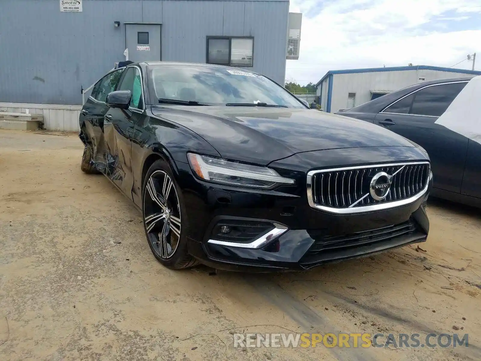 1 Photograph of a damaged car 7JR102FLXKG003095 VOLVO S60 T5 INS 2019