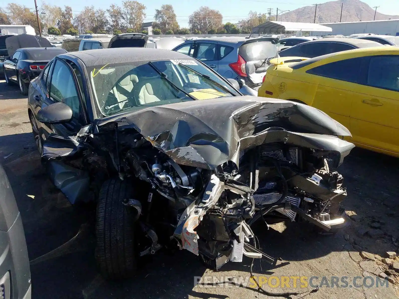 1 Photograph of a damaged car 7JR102FK0KG004456 VOLVO S60 T5 MOM 2019