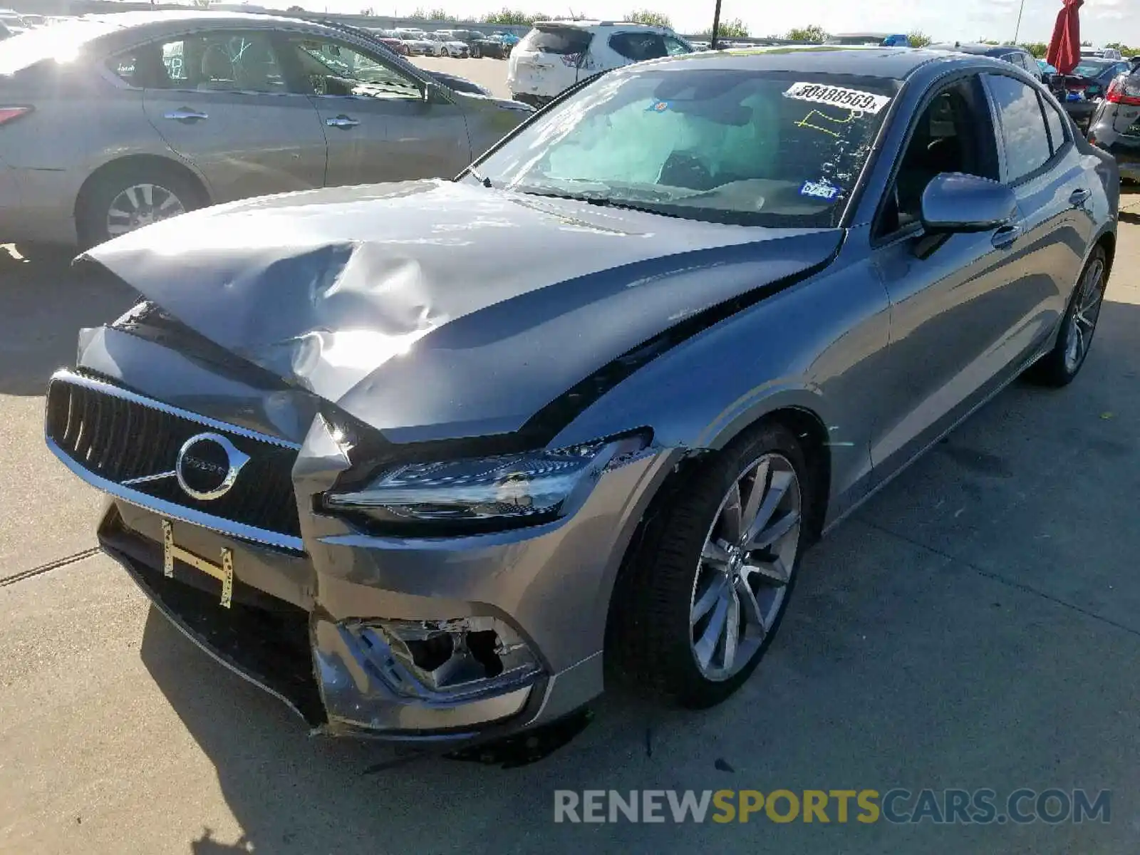 2 Photograph of a damaged car 7JR102FK1KG009987 VOLVO S60 T5 MOM 2019