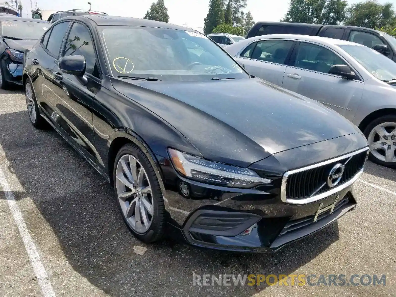 1 Photograph of a damaged car 7JR102FK3KG005620 VOLVO S60 T5 MOM 2019