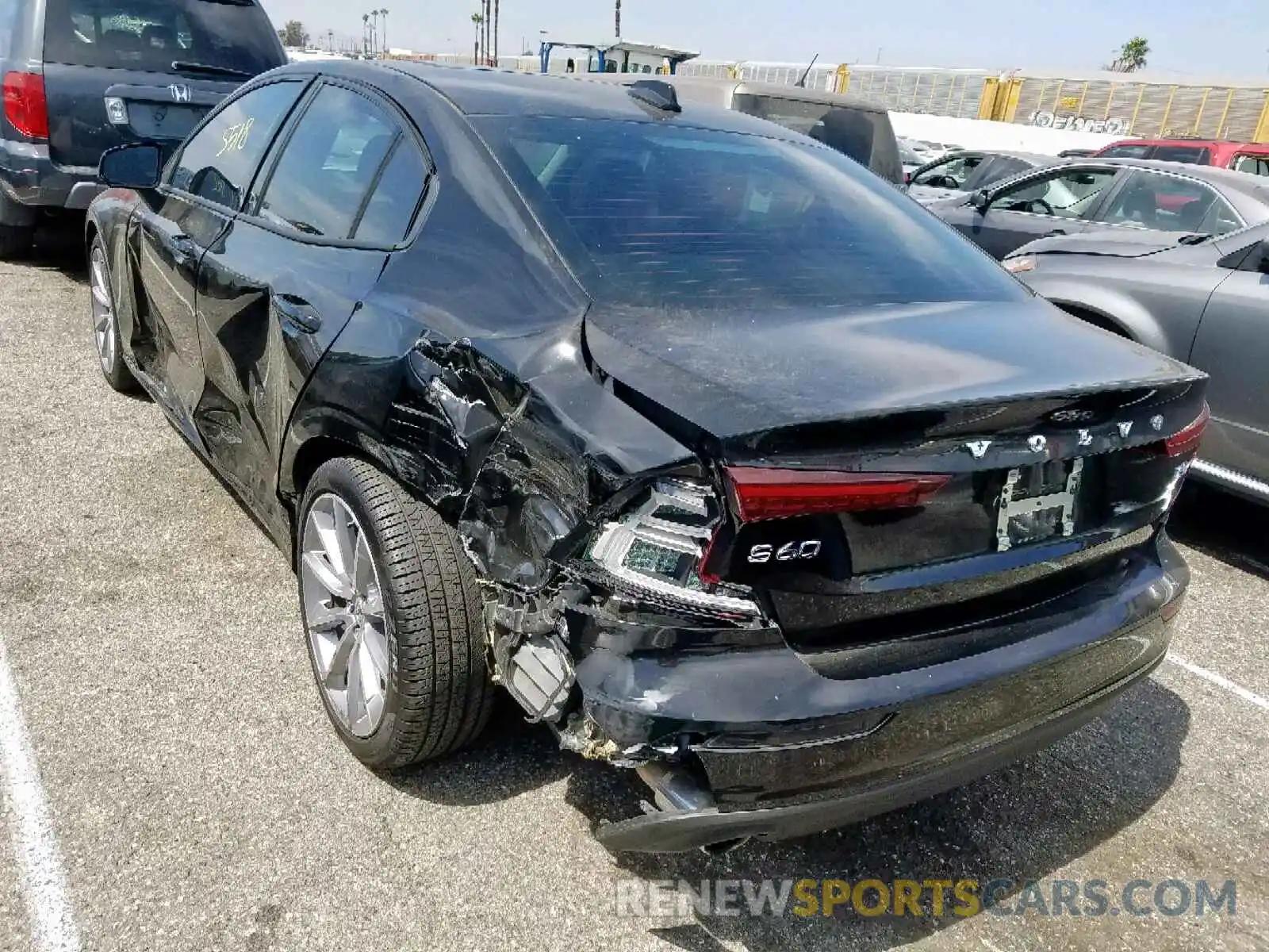 3 Photograph of a damaged car 7JR102FK3KG005620 VOLVO S60 T5 MOM 2019