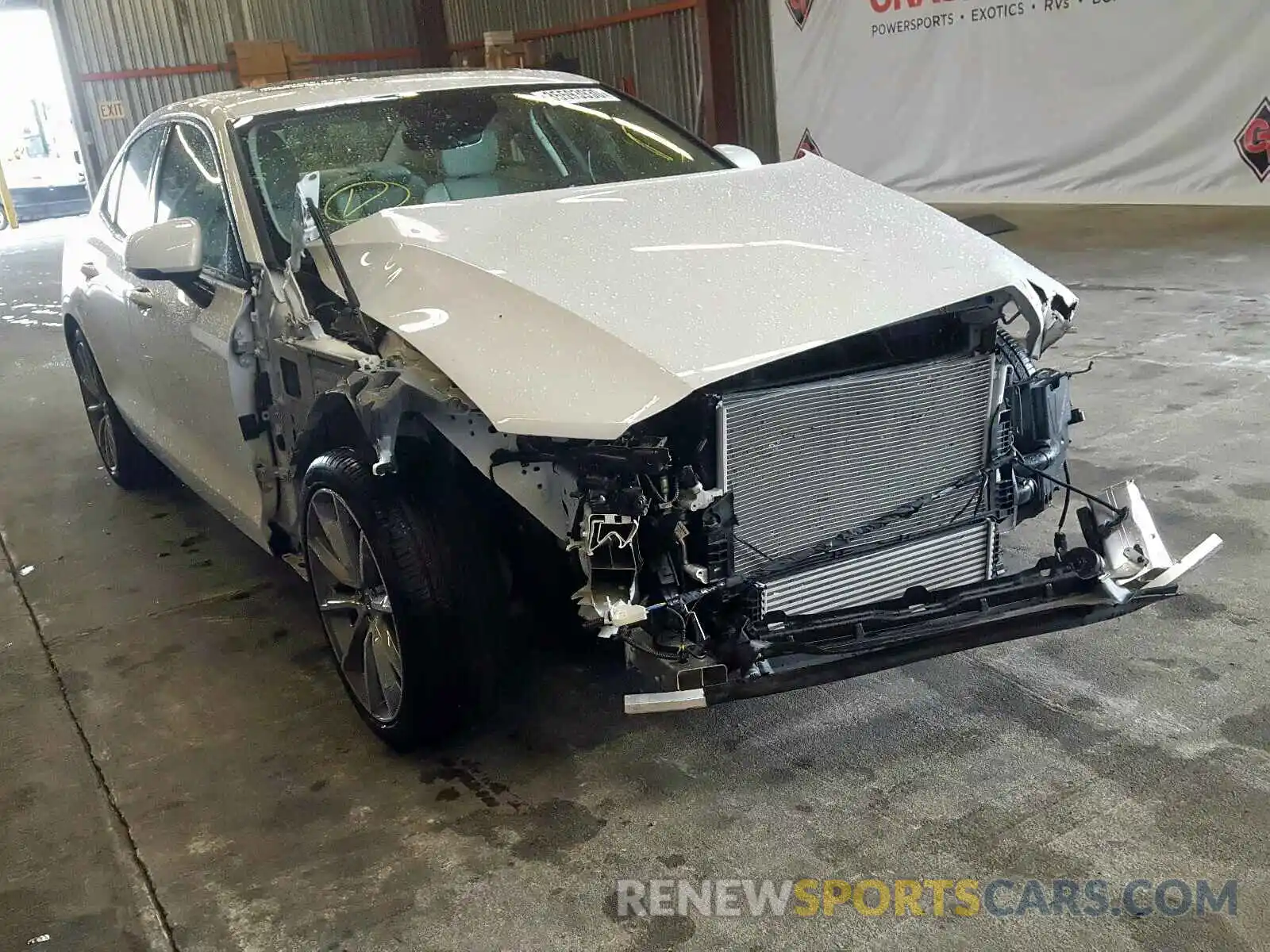 1 Photograph of a damaged car 7JR102FK6KG017860 VOLVO S60 T5 MOM 2019