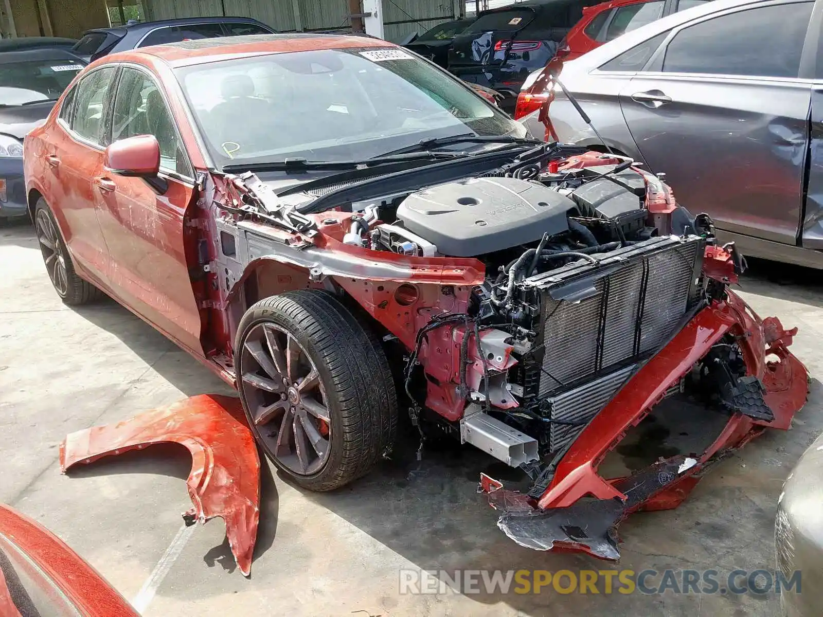 1 Photograph of a damaged car 7JR102FK9KG010787 VOLVO S60 T5 MOM 2019