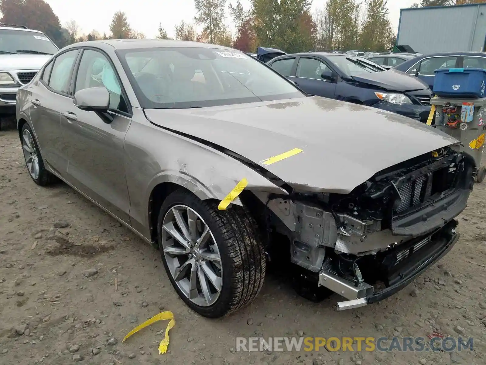 1 Photograph of a damaged car 7JR102FKXKG010300 VOLVO S60 T5 MOM 2019