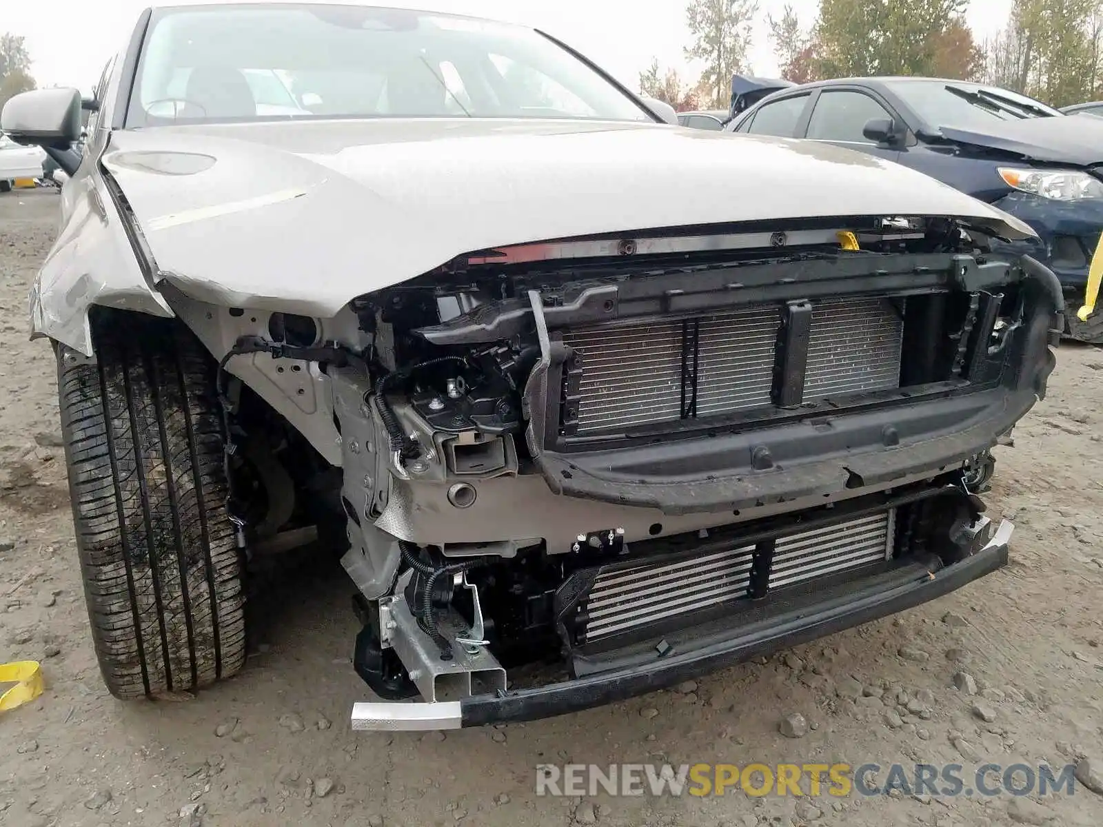 9 Photograph of a damaged car 7JR102FKXKG010300 VOLVO S60 T5 MOM 2019