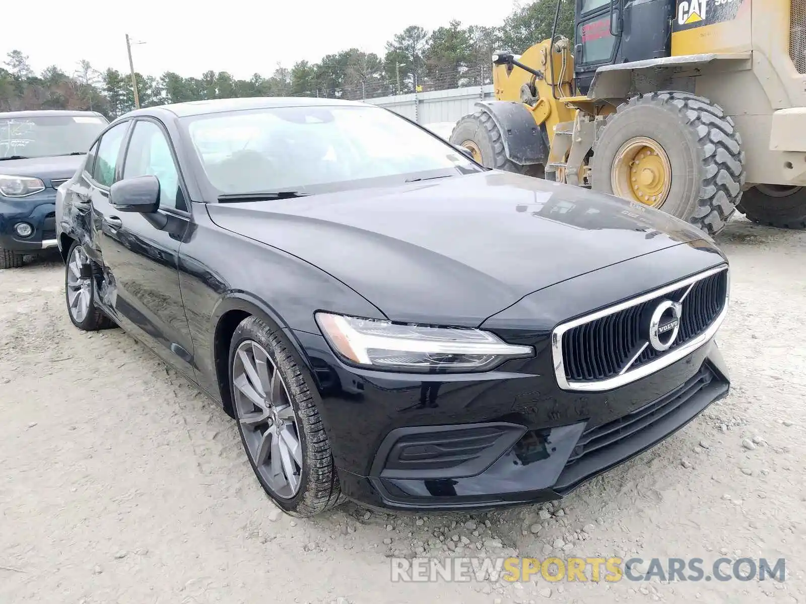 1 Photograph of a damaged car 7JR102FK4LG041382 VOLVO S60 T5 MOM 2020