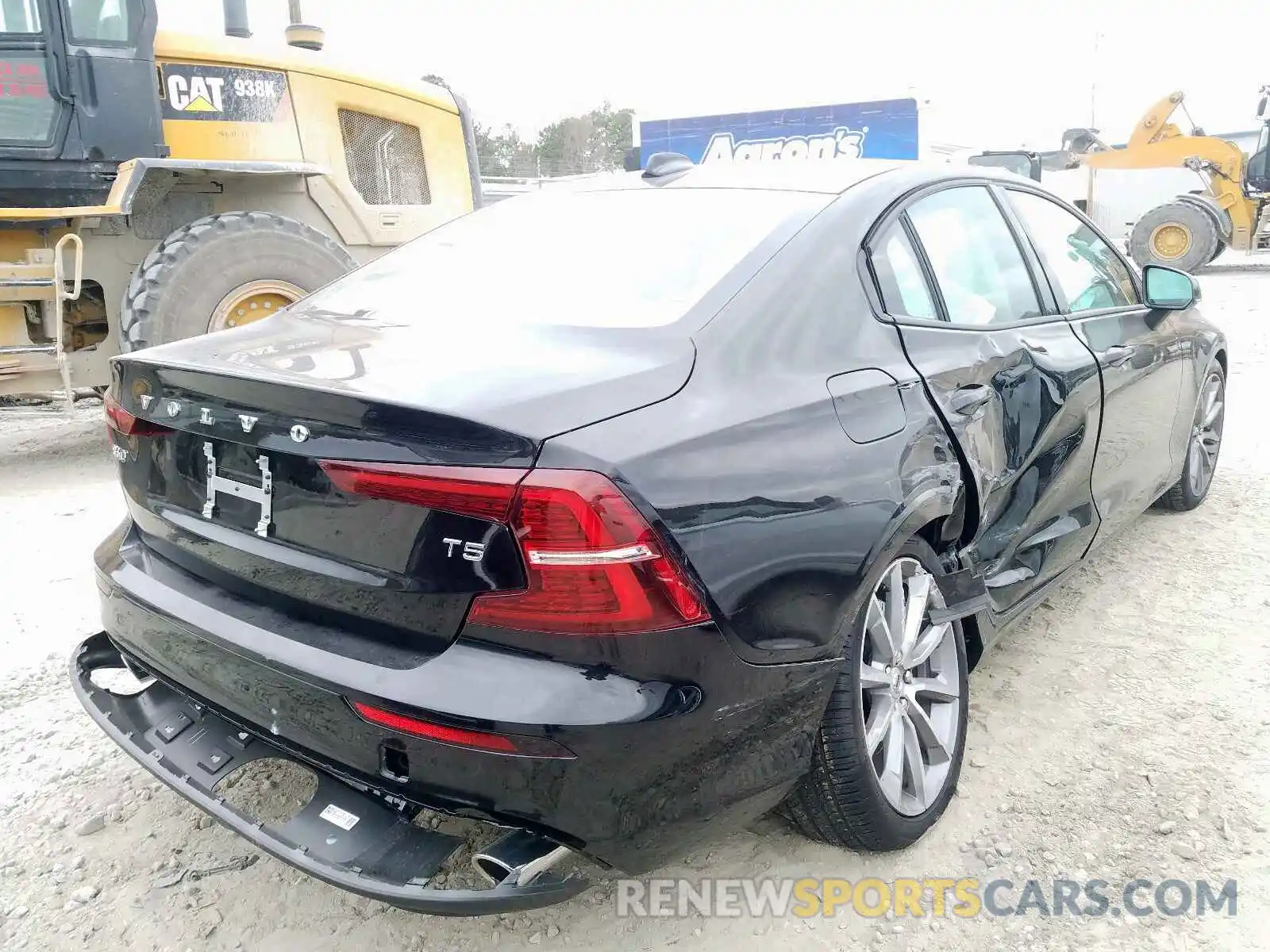 4 Photograph of a damaged car 7JR102FK4LG041382 VOLVO S60 T5 MOM 2020