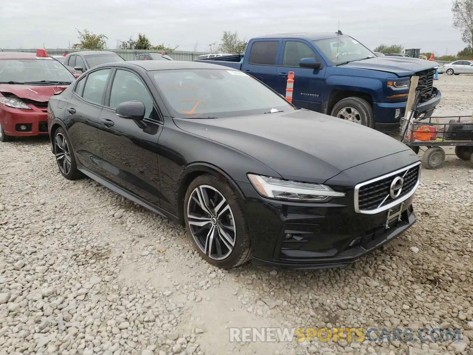 1 Photograph of a damaged car 7JR102FM0KG013269 VOLVO S60 T5 R-D 2019