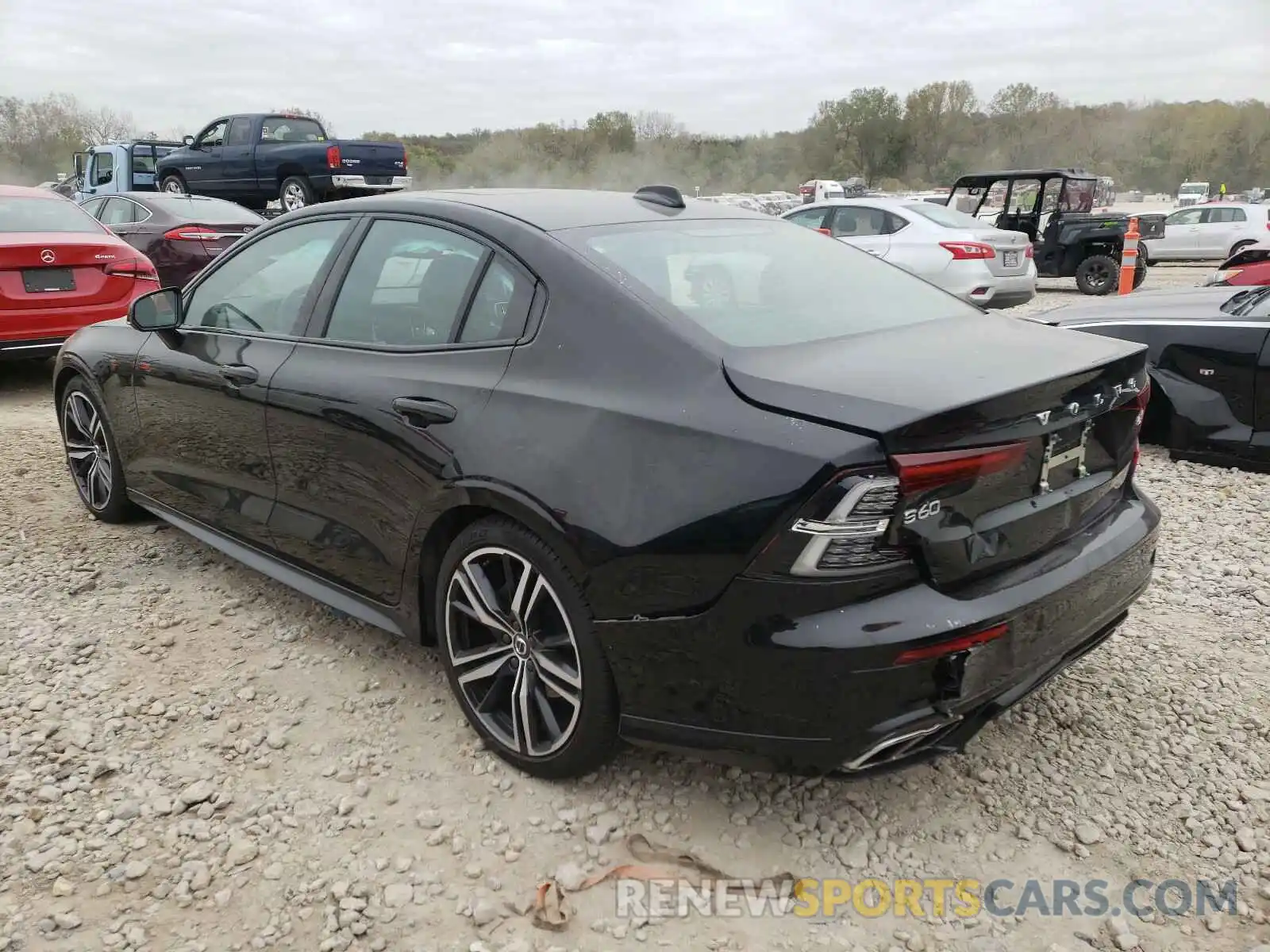 3 Photograph of a damaged car 7JR102FM0KG013269 VOLVO S60 T5 R-D 2019