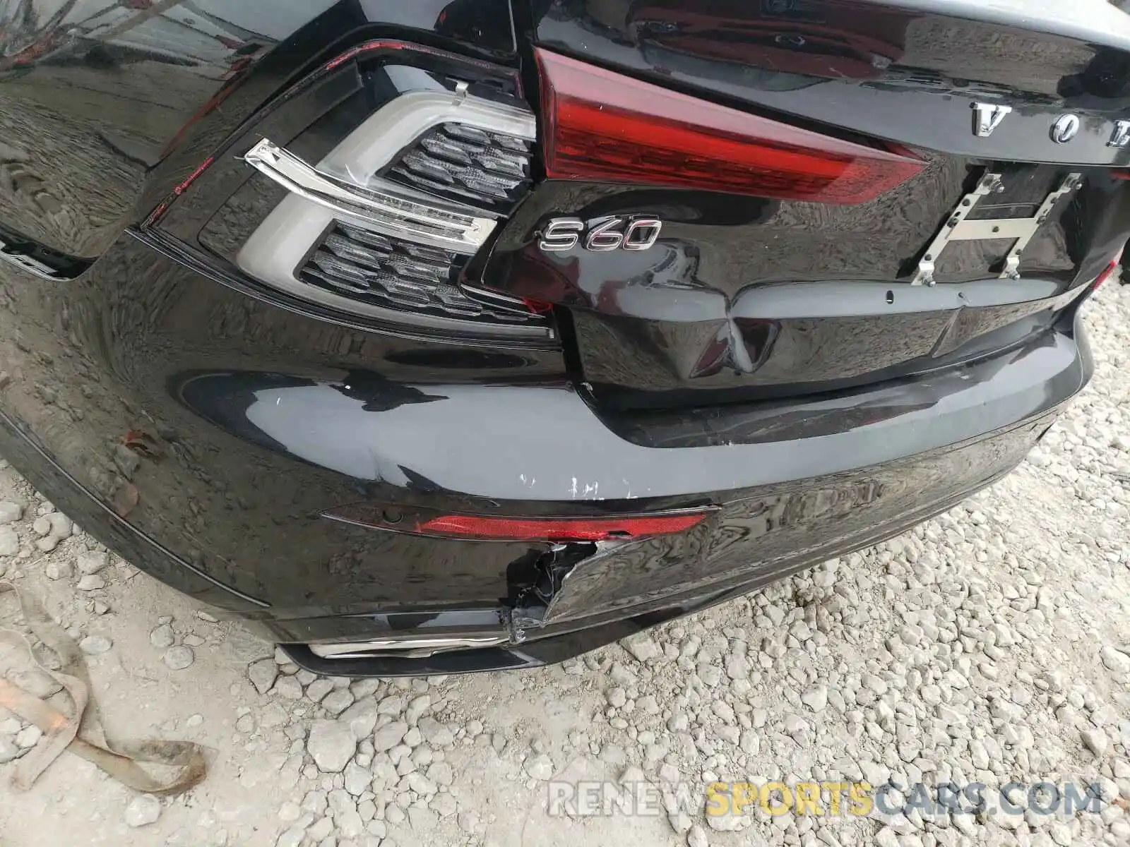 9 Photograph of a damaged car 7JR102FM0KG013269 VOLVO S60 T5 R-D 2019